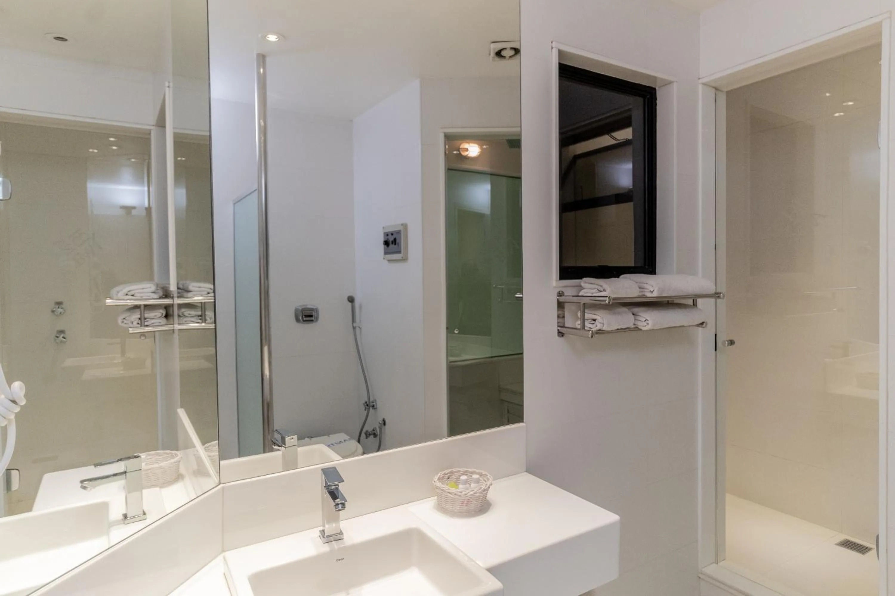 BAMBINA HOTEL -Adultos Somente