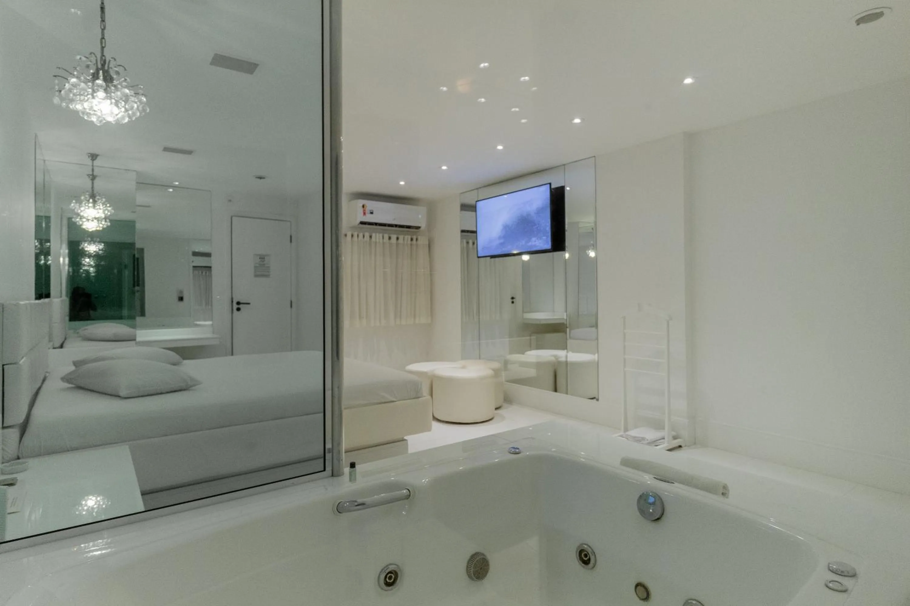 BAMBINA HOTEL -Adultos Somente