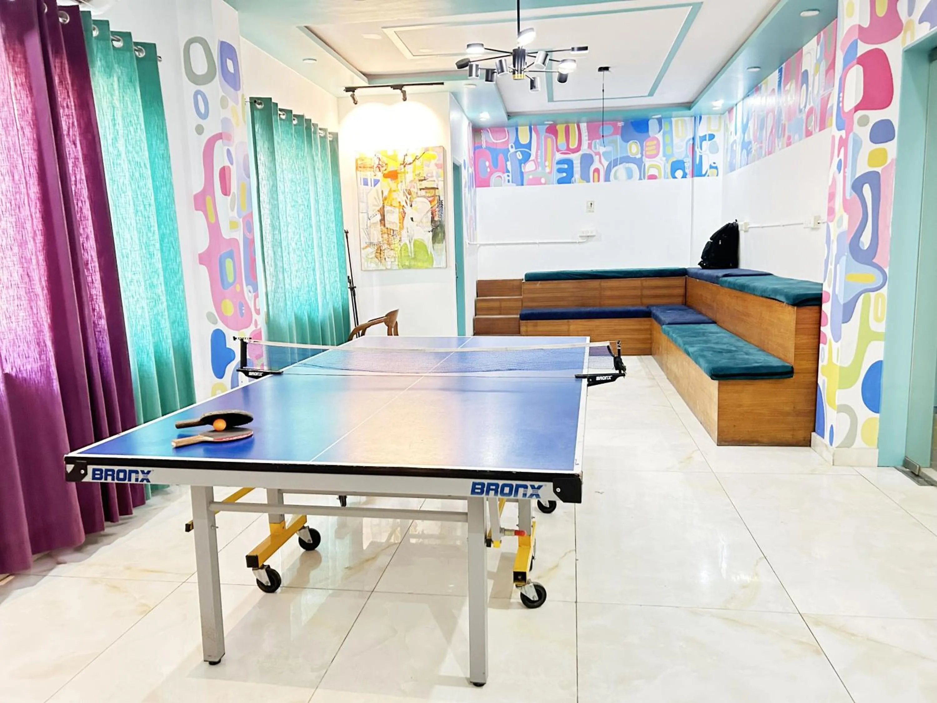 Communal lounge/ TV room in Trippme Rishikesh - Boutique Hostel, Tapovan