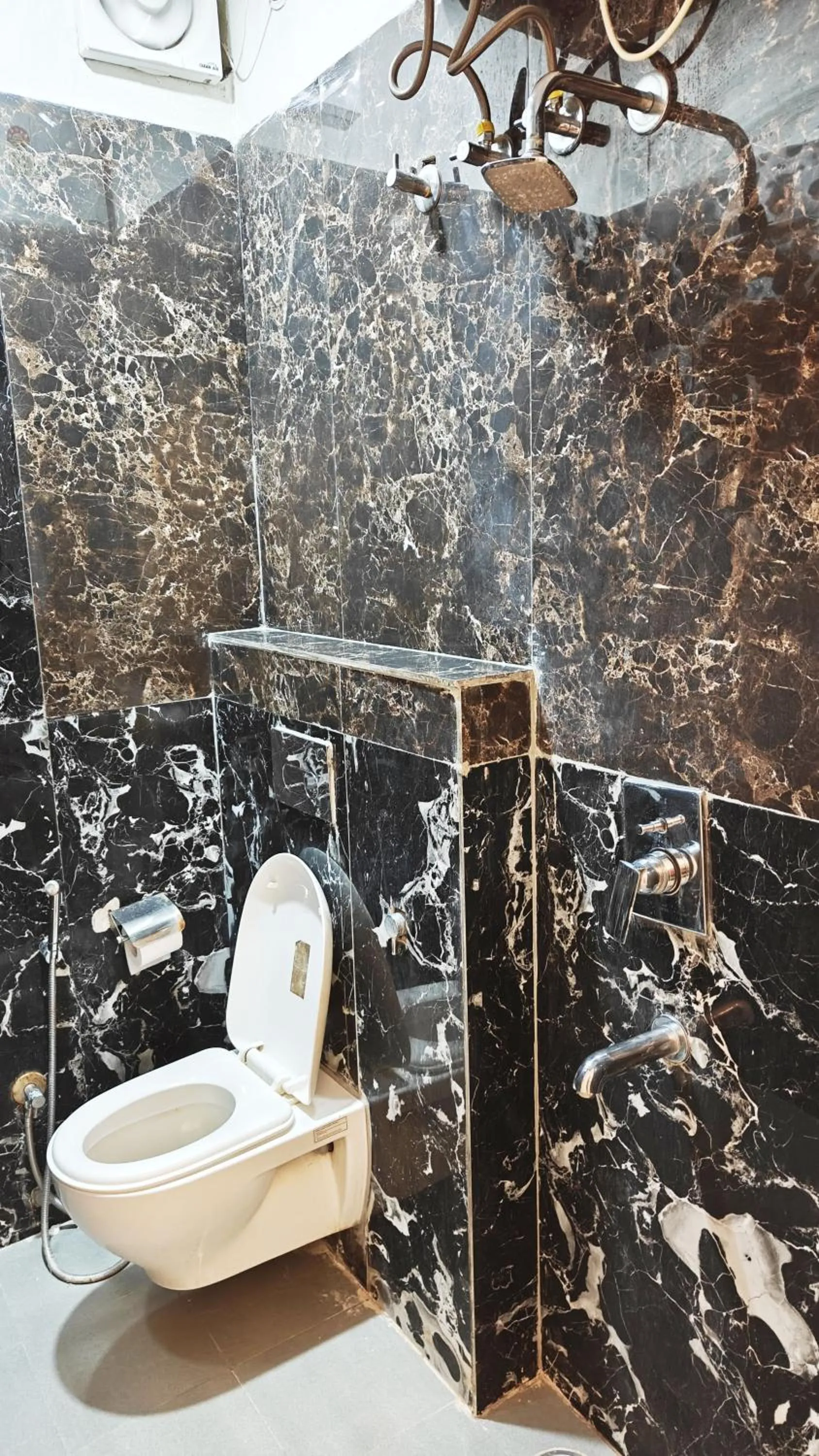 Bathroom in Trippme Rishikesh - Boutique Hostel, Tapovan