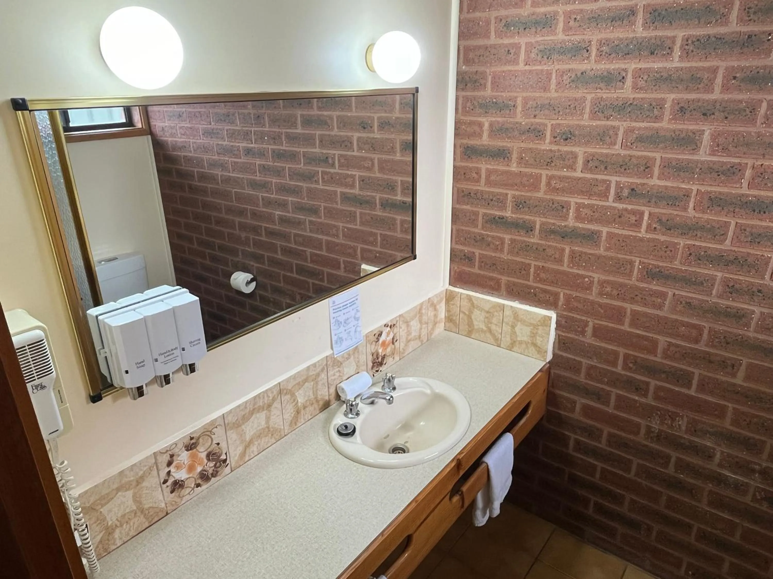 Bathroom in Barham Riverland Motel