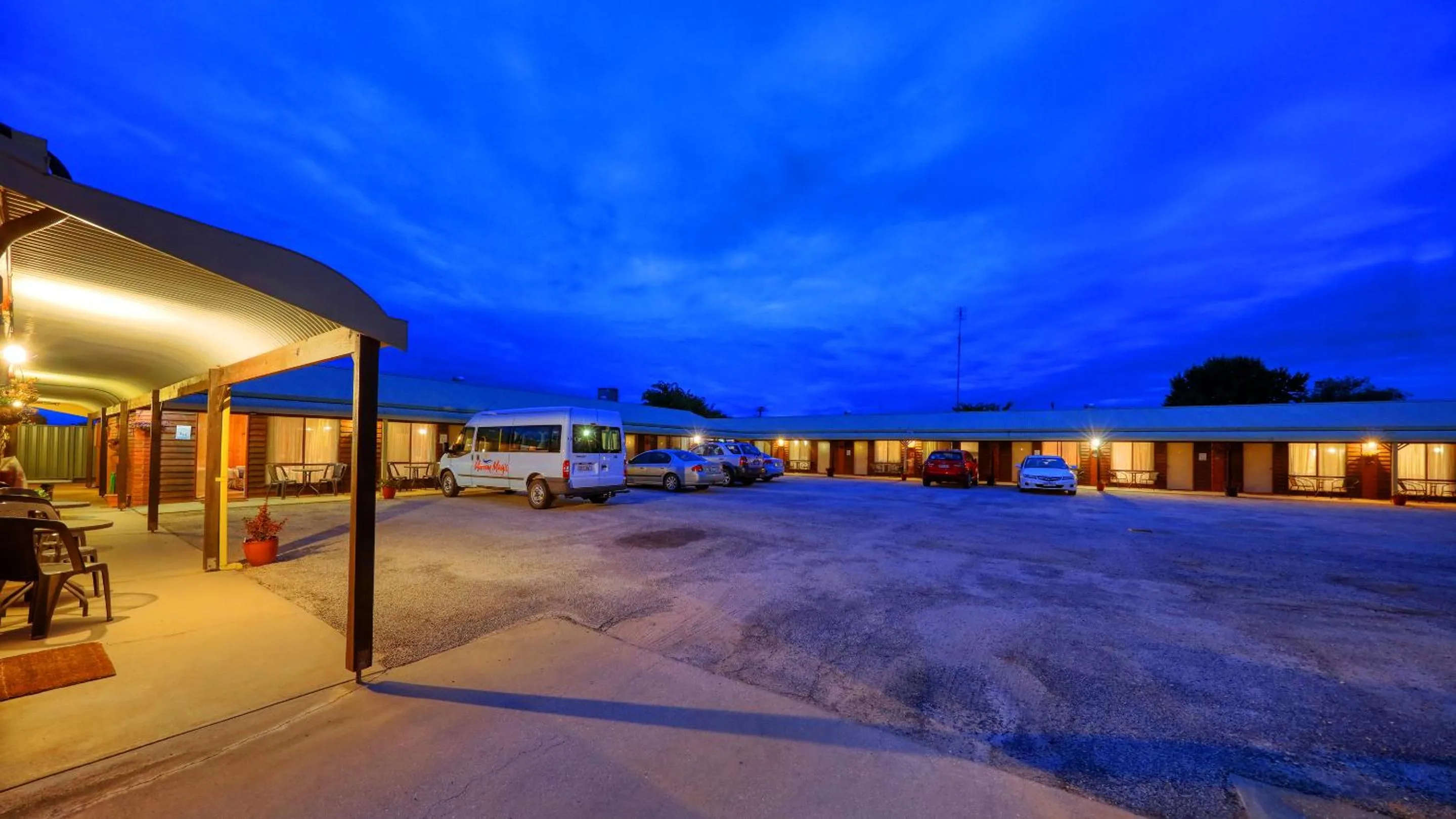 Inner courtyard view in Barham Riverland Motel