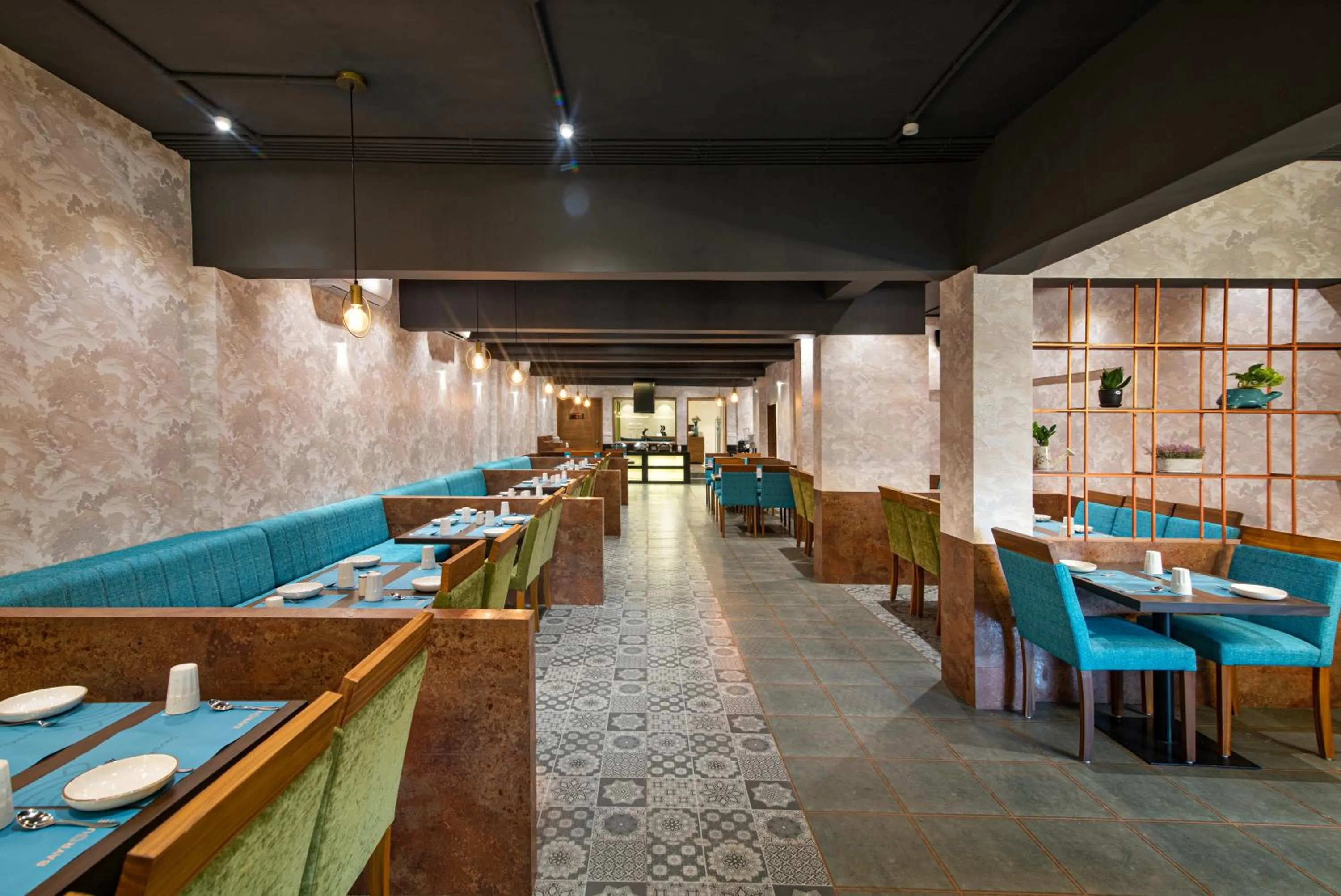 Restaurant/places to eat in Time Square Boutique Hotel & Spa