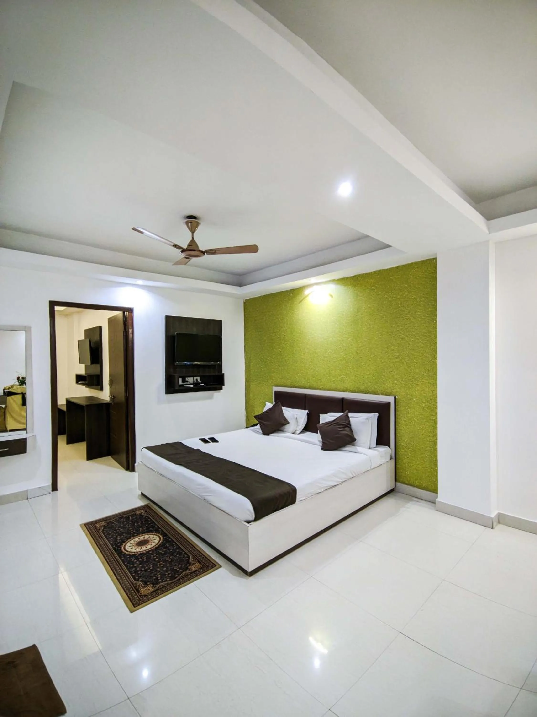 Bedroom, Bed in Grand Resort