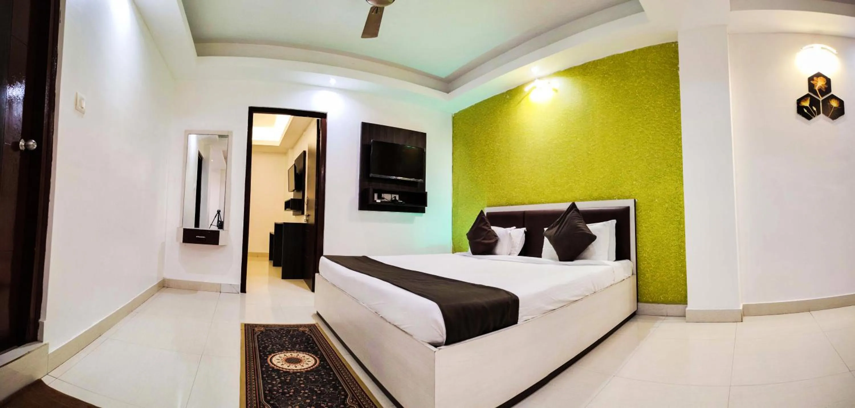 Bedroom, Bed in Grand Resort