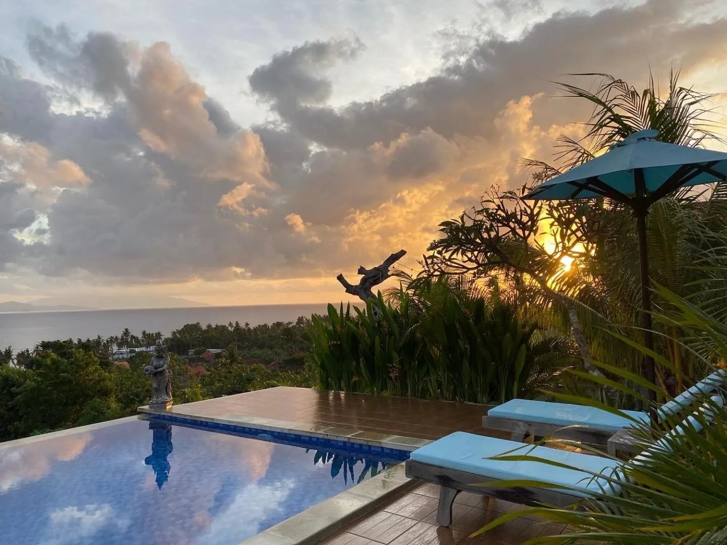 Swimming pool in Gara Gara Sea View