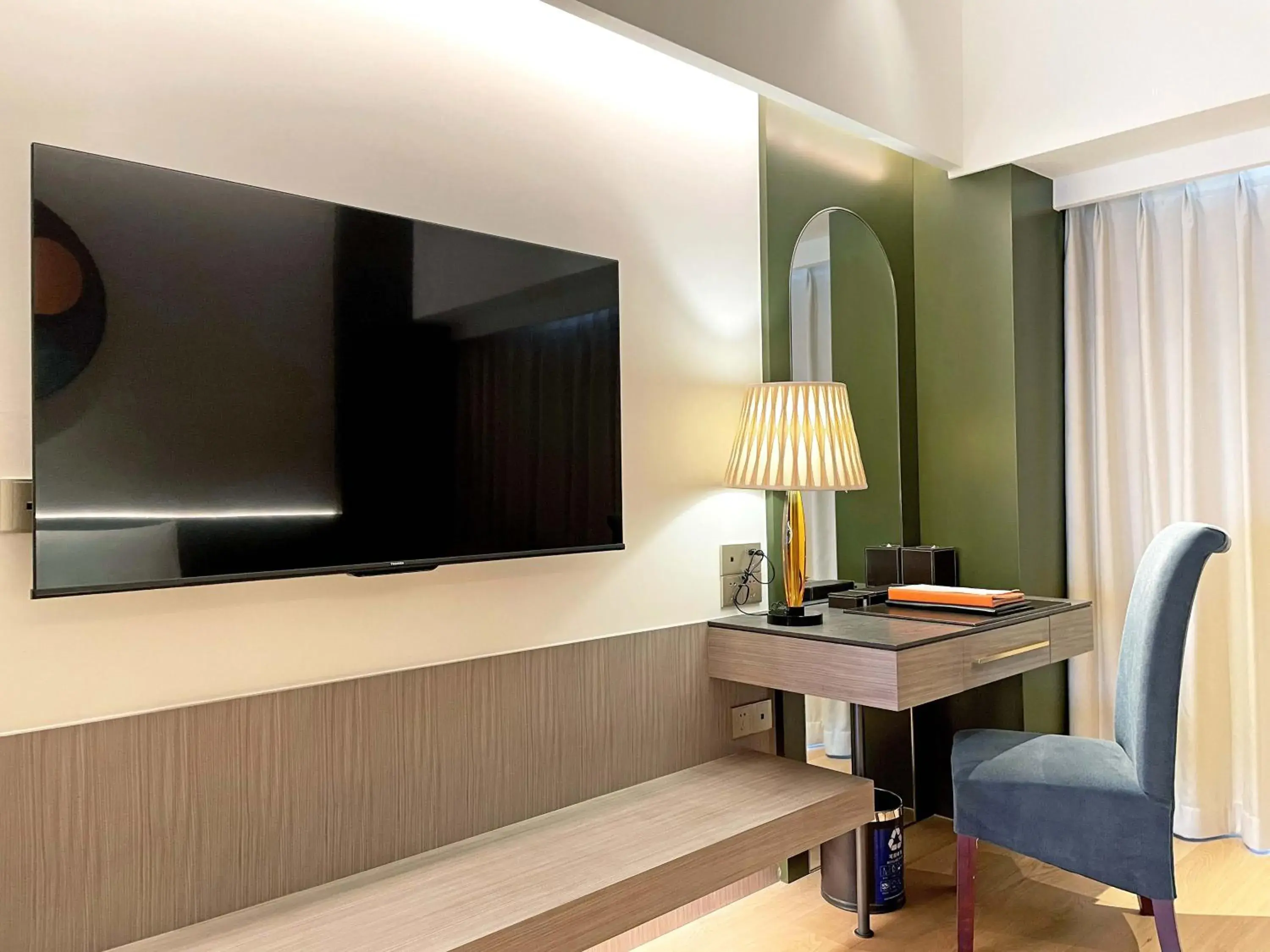 Enjoy Premier King Room in Merry Hotel Shanghai (Former Rendezvous Merry Hotel Shanghai) Enjoy Premier King Room in Merry Hotel Shanghai (Former Rendezvous Merry Hotel Shanghai)