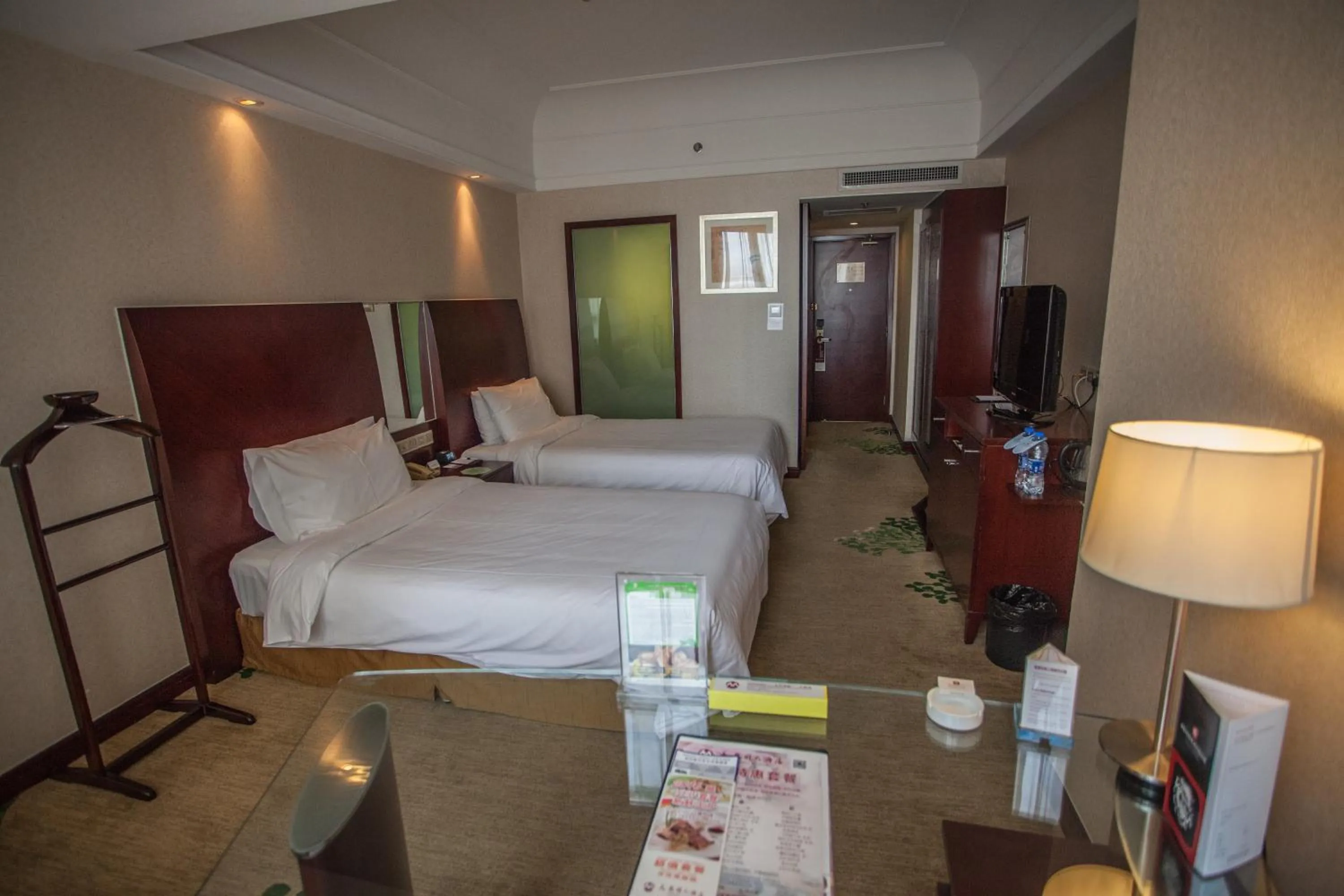 Bed in Merry Hotel Shanghai (Former Rendezvous Merry Hotel Shanghai)