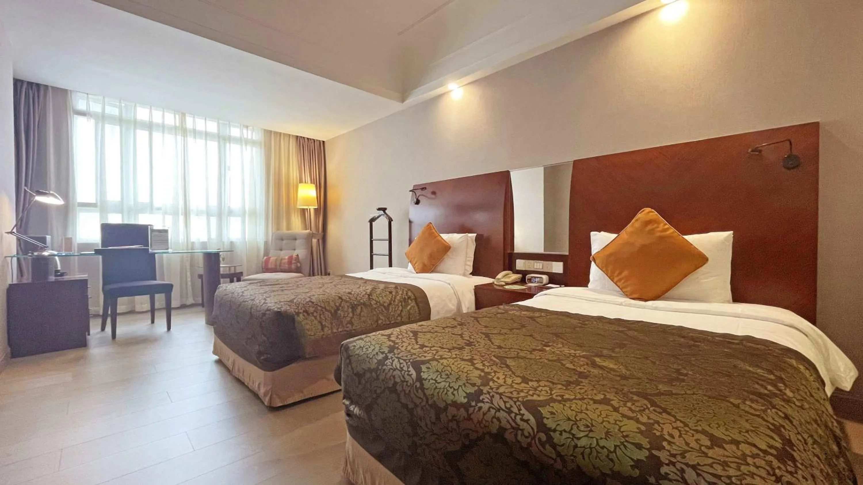 Bed in Merry Hotel Shanghai (Former Rendezvous Merry Hotel Shanghai)