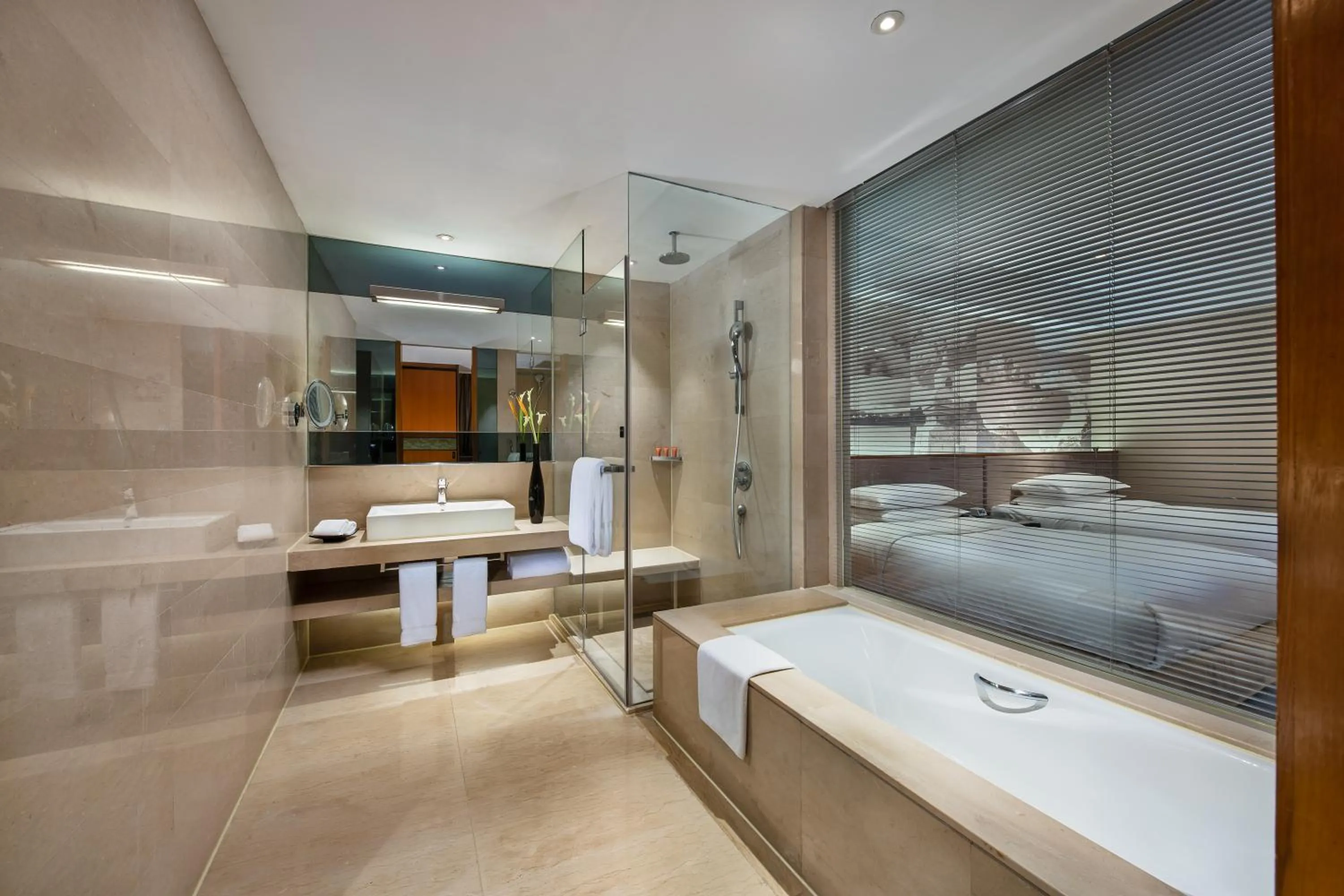 Shower, Bed in Crowne Plaza Beijing Sun Palace, an IHG Hotel