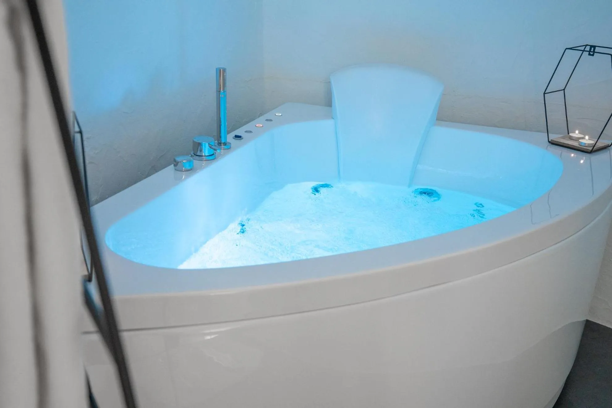 Hot Tub in La Bella Ostuni Suites