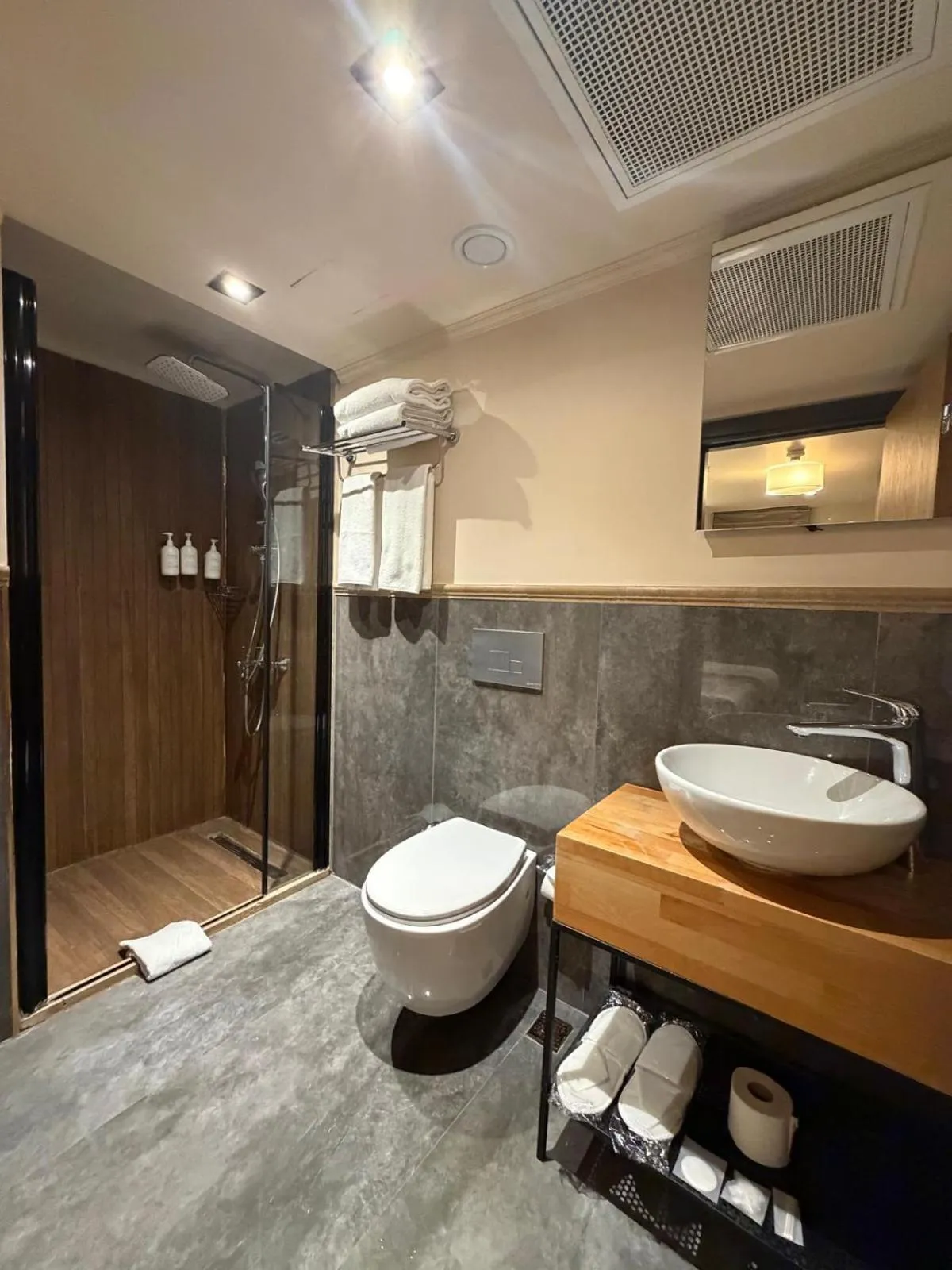 Bathroom in Root Karaköy