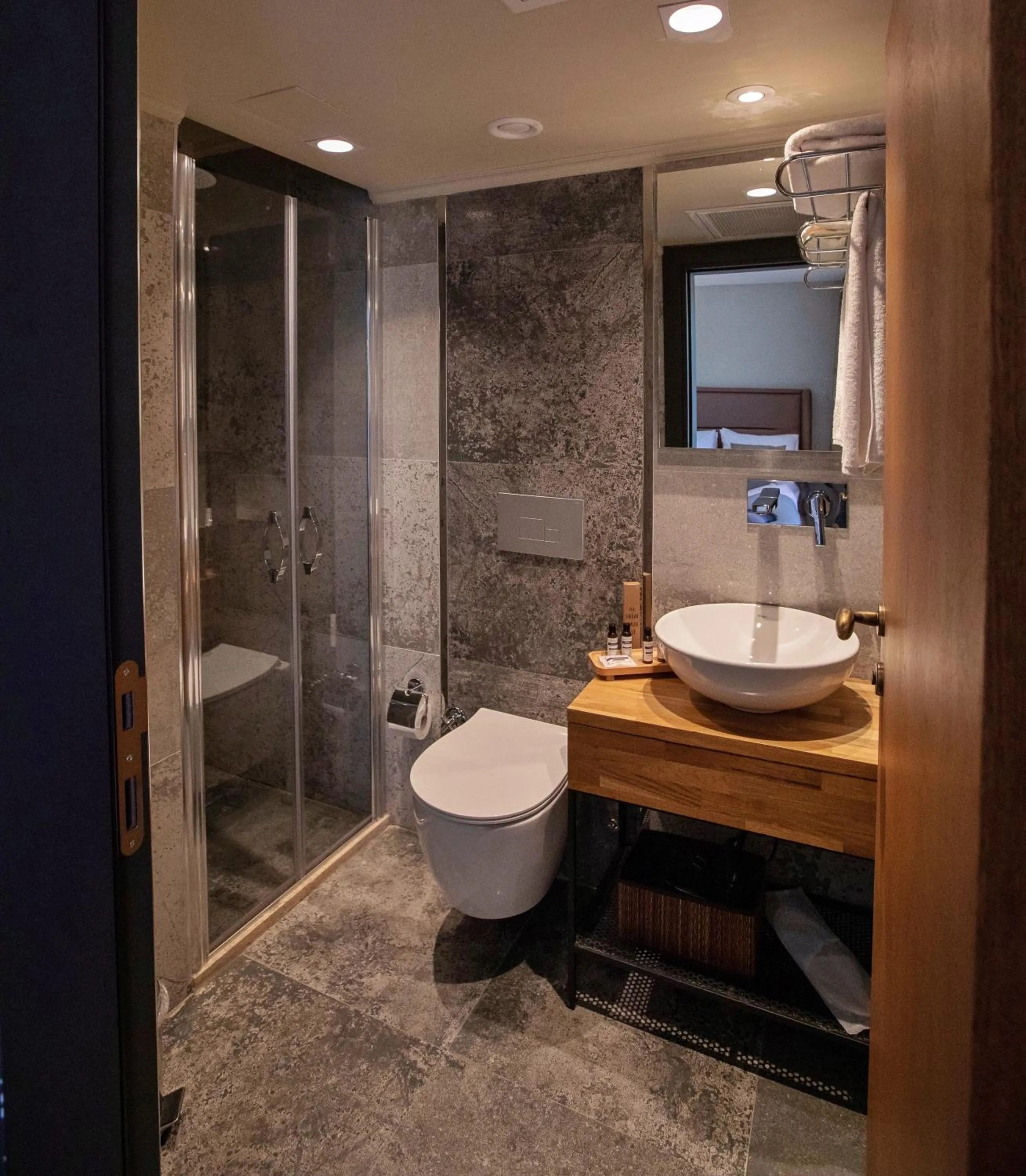 Shower in Root Karaköy