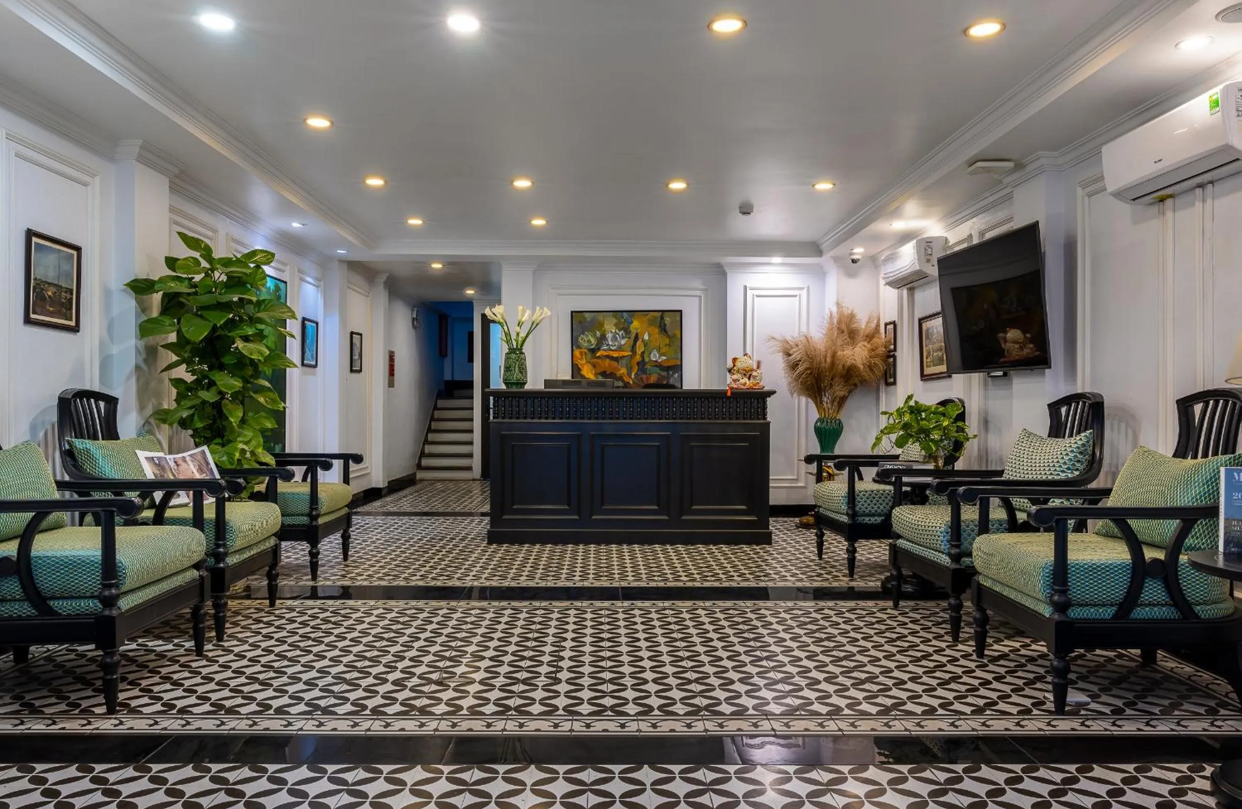 Communal lounge/ TV room in Paddy Hotel