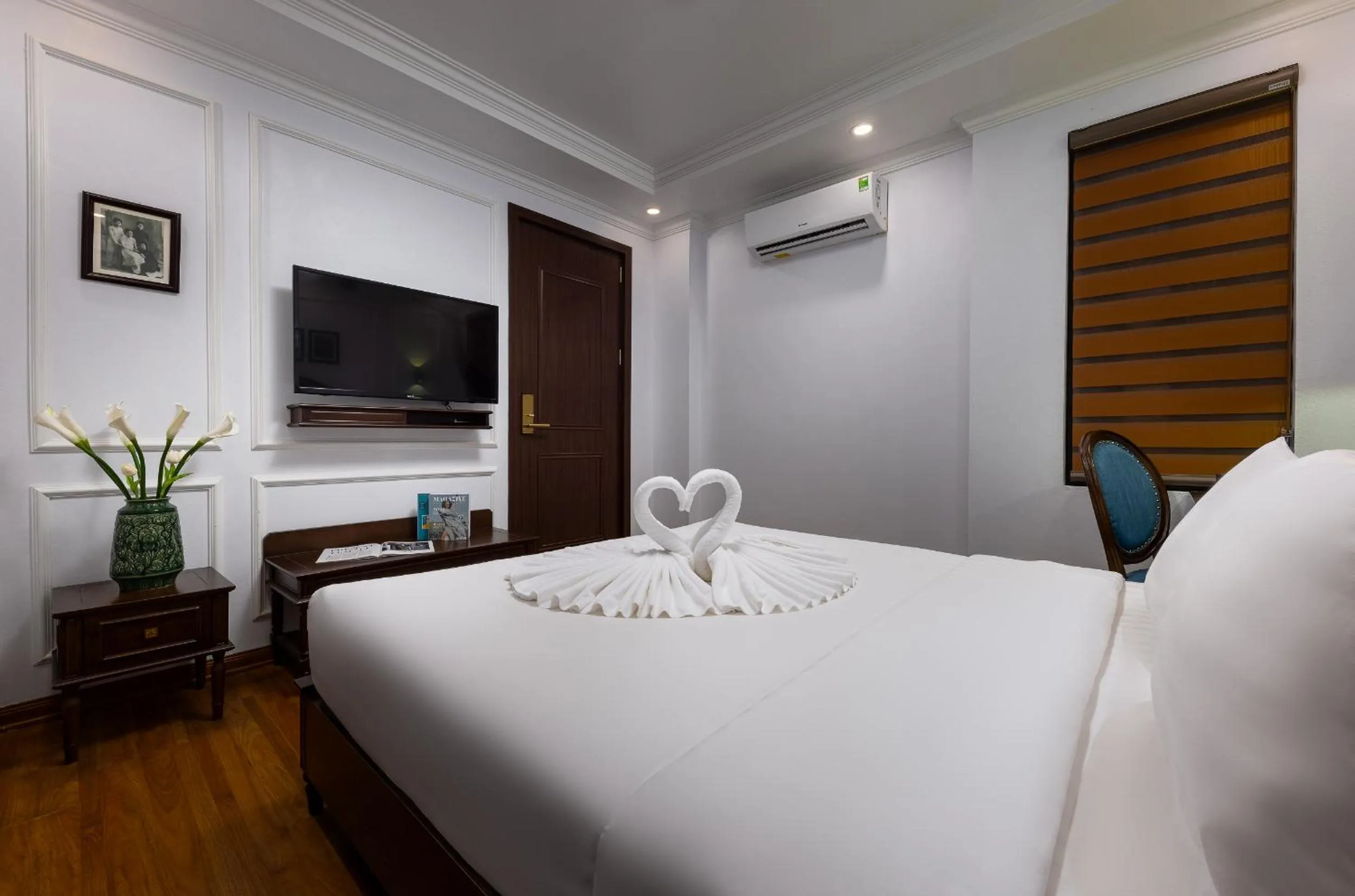 Bedroom in Paddy Hotel