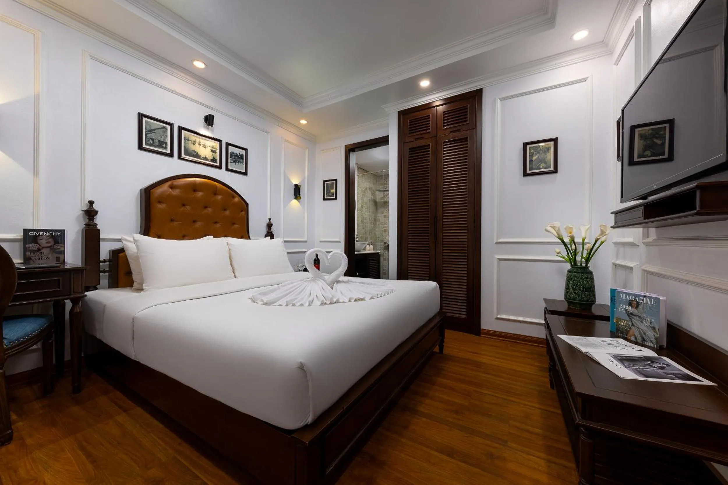 Bedroom in Paddy Hotel