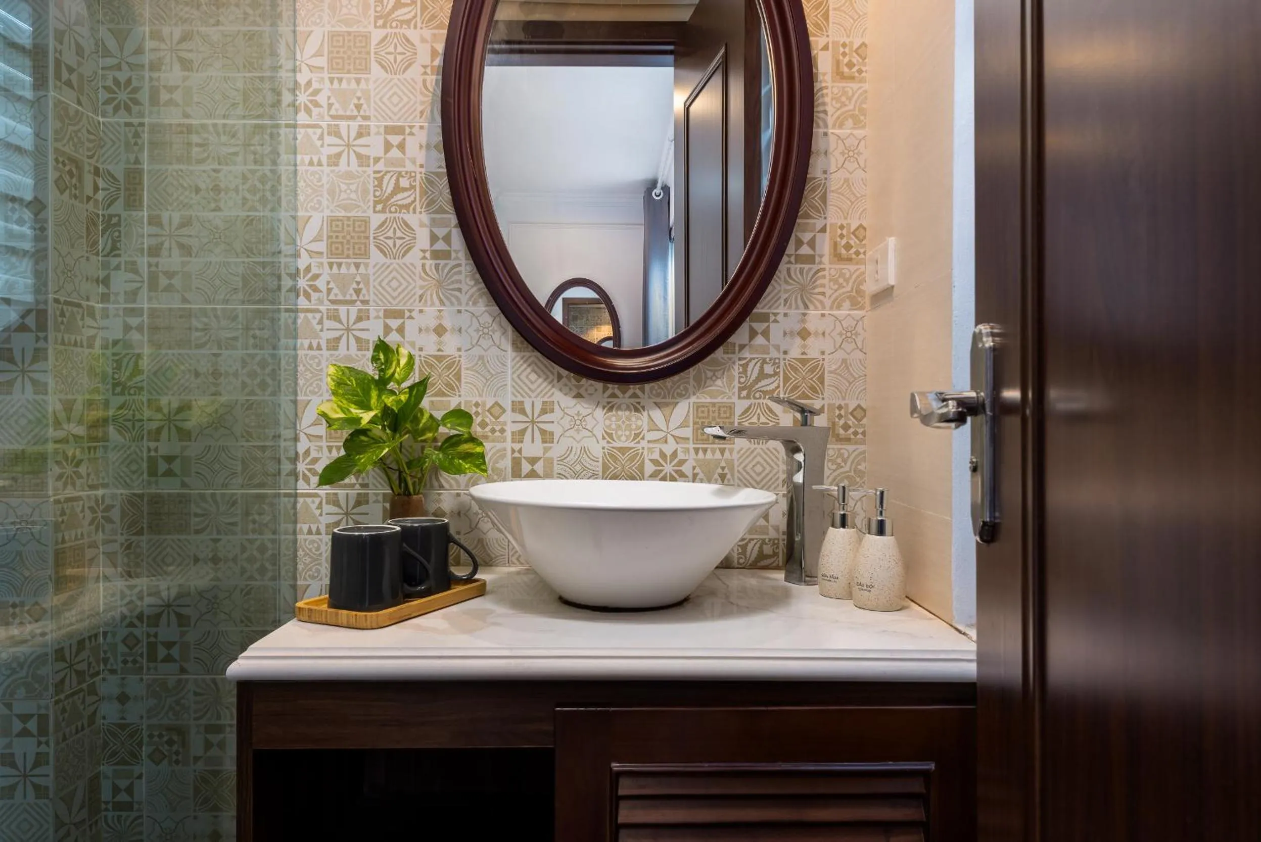 Shower in Paddy Hotel