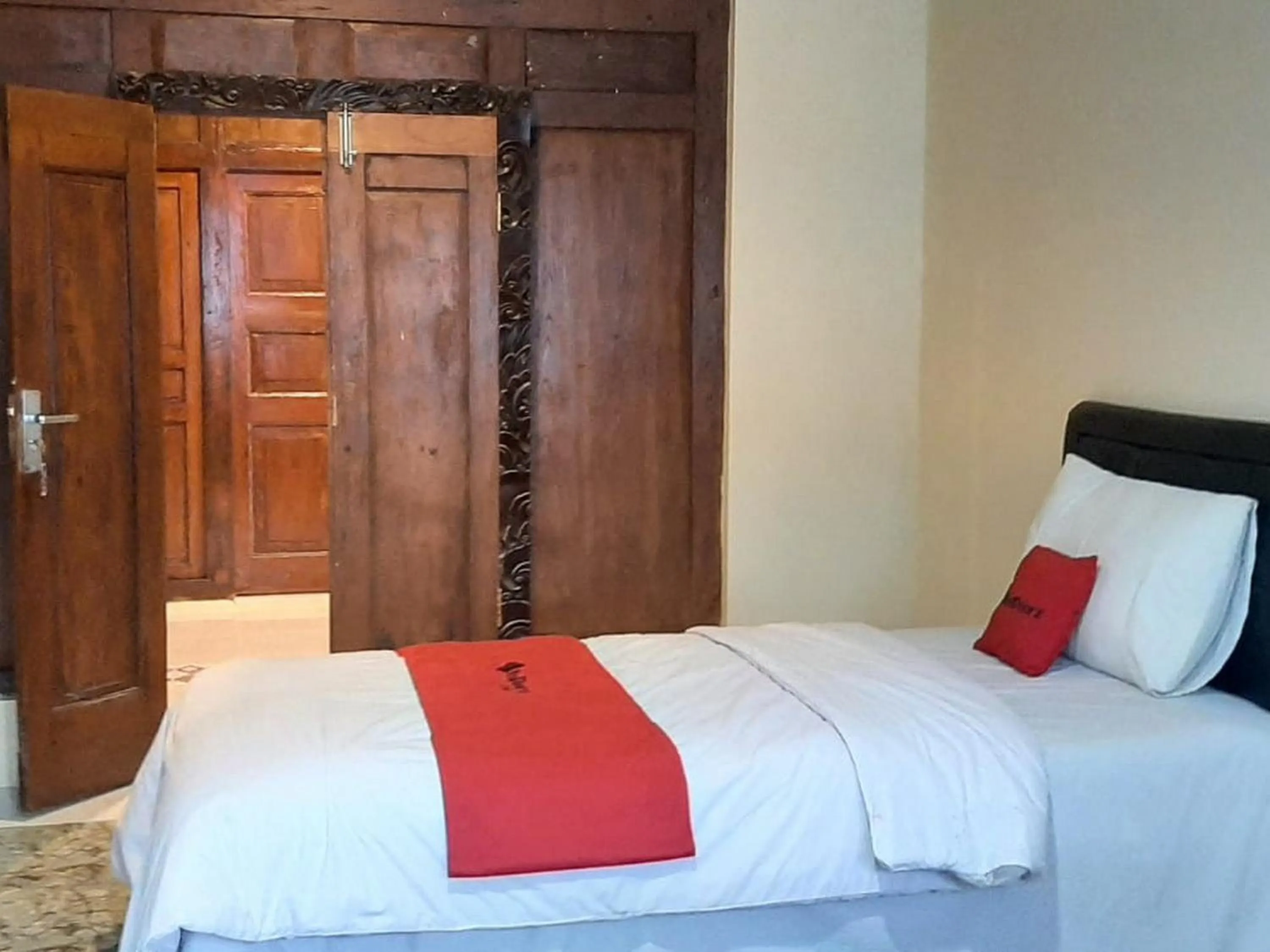 Bed in RedDoorz At Hotel Pakem Sari Kaliurang