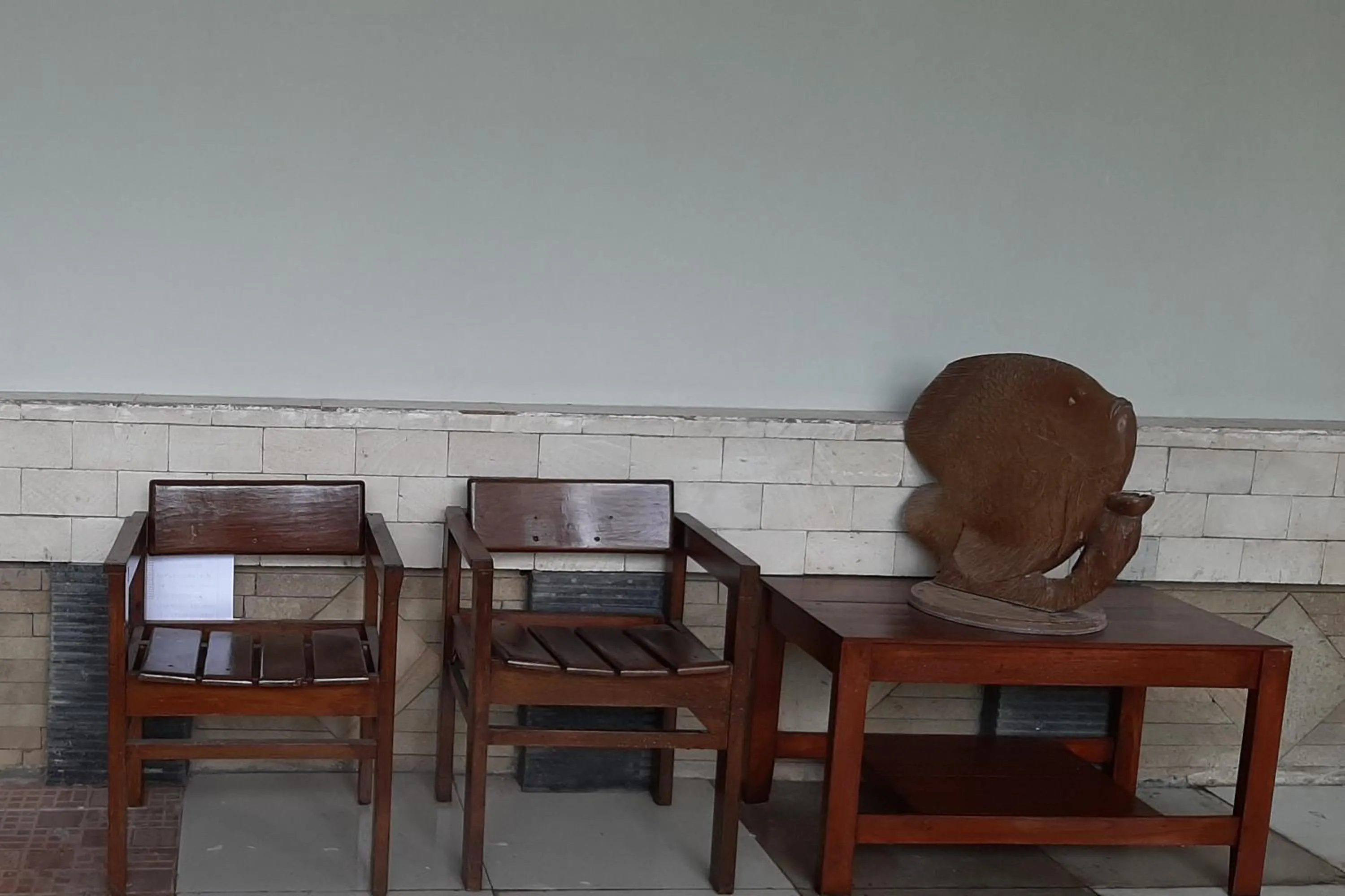 Seating area in RedDoorz At Hotel Pakem Sari Kaliurang