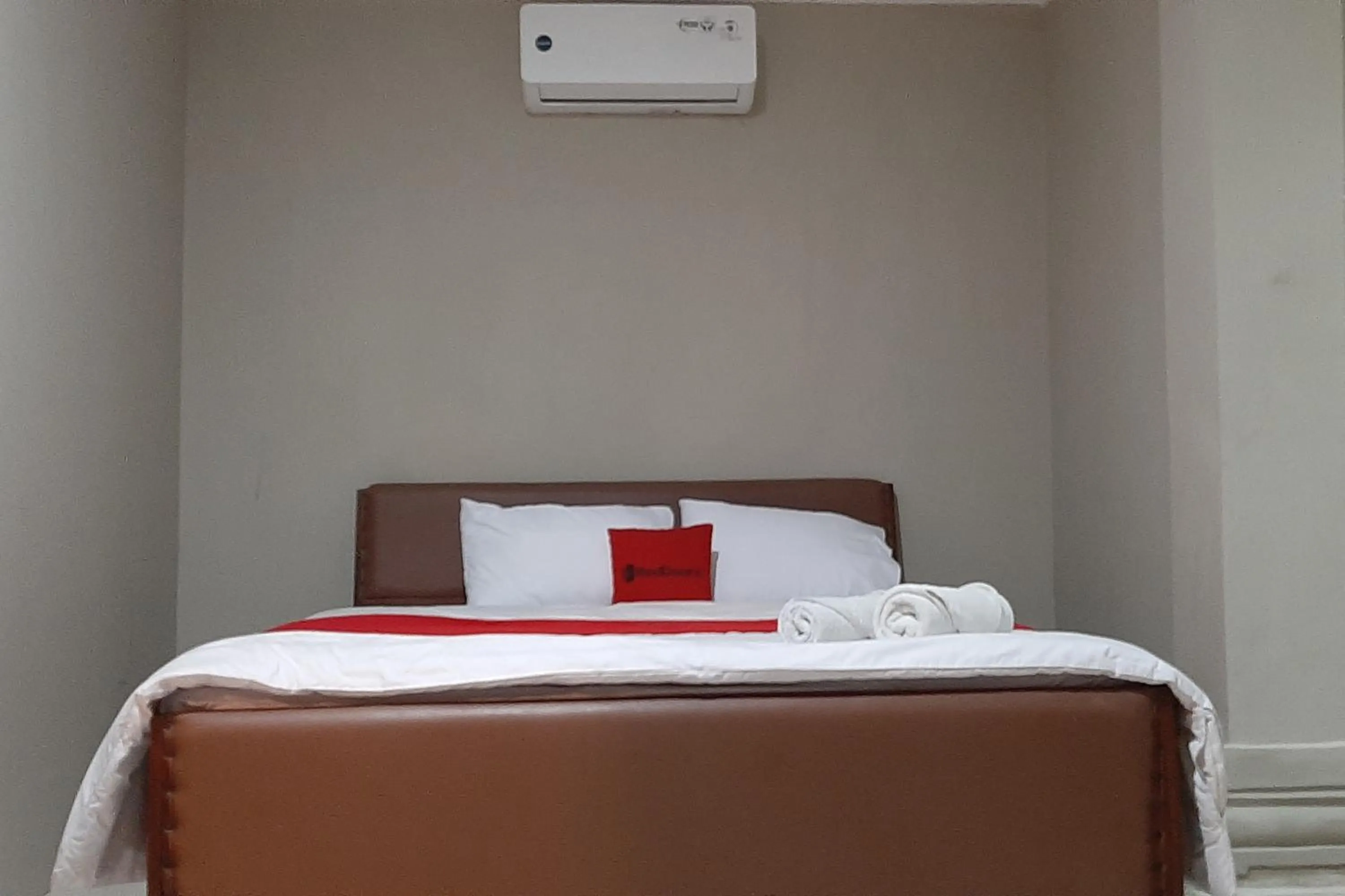 Bed in RedDoorz At Hotel Pakem Sari Kaliurang