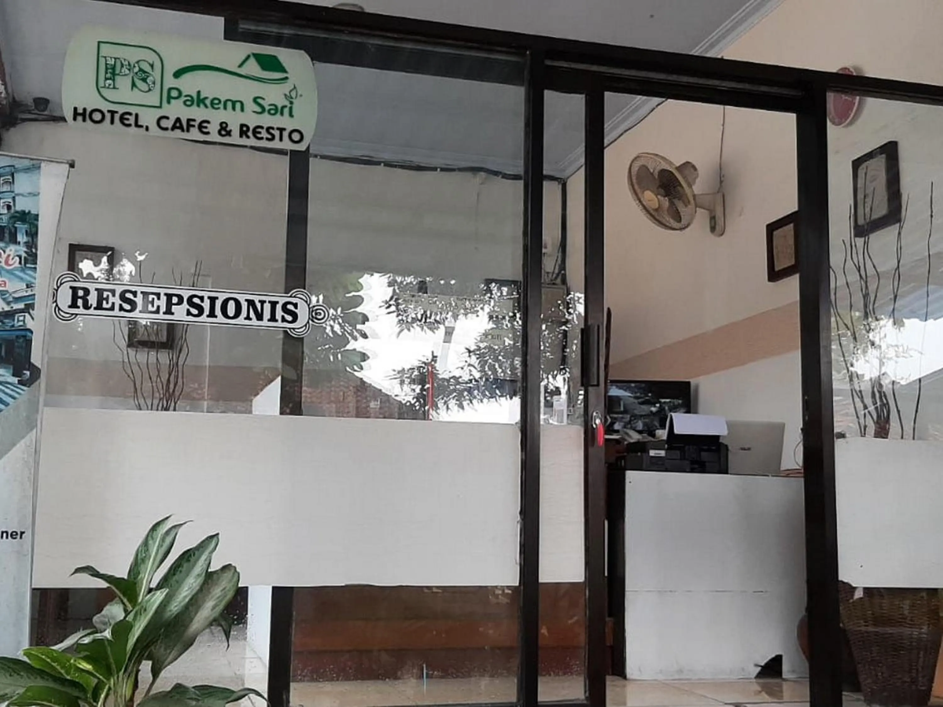 Lobby or reception in RedDoorz At Hotel Pakem Sari Kaliurang