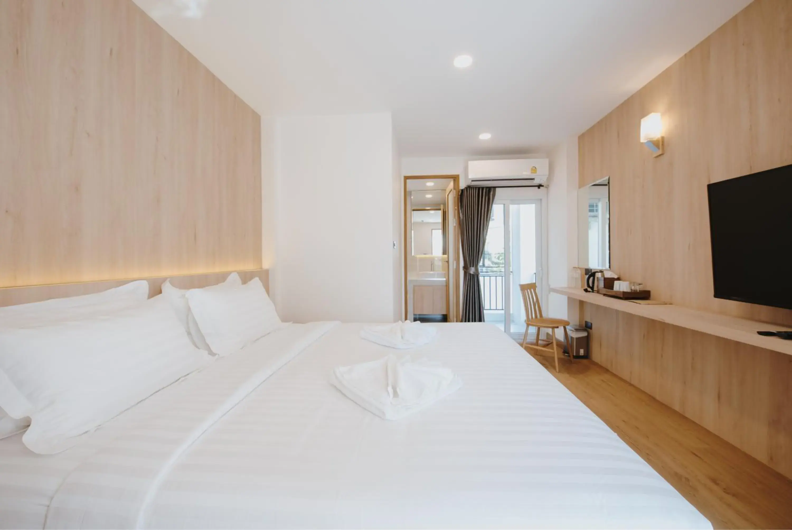 Superior Double Room in Poodson Hotel Chiangmai Superior Double Room in Poodson Hotel Chiangmai