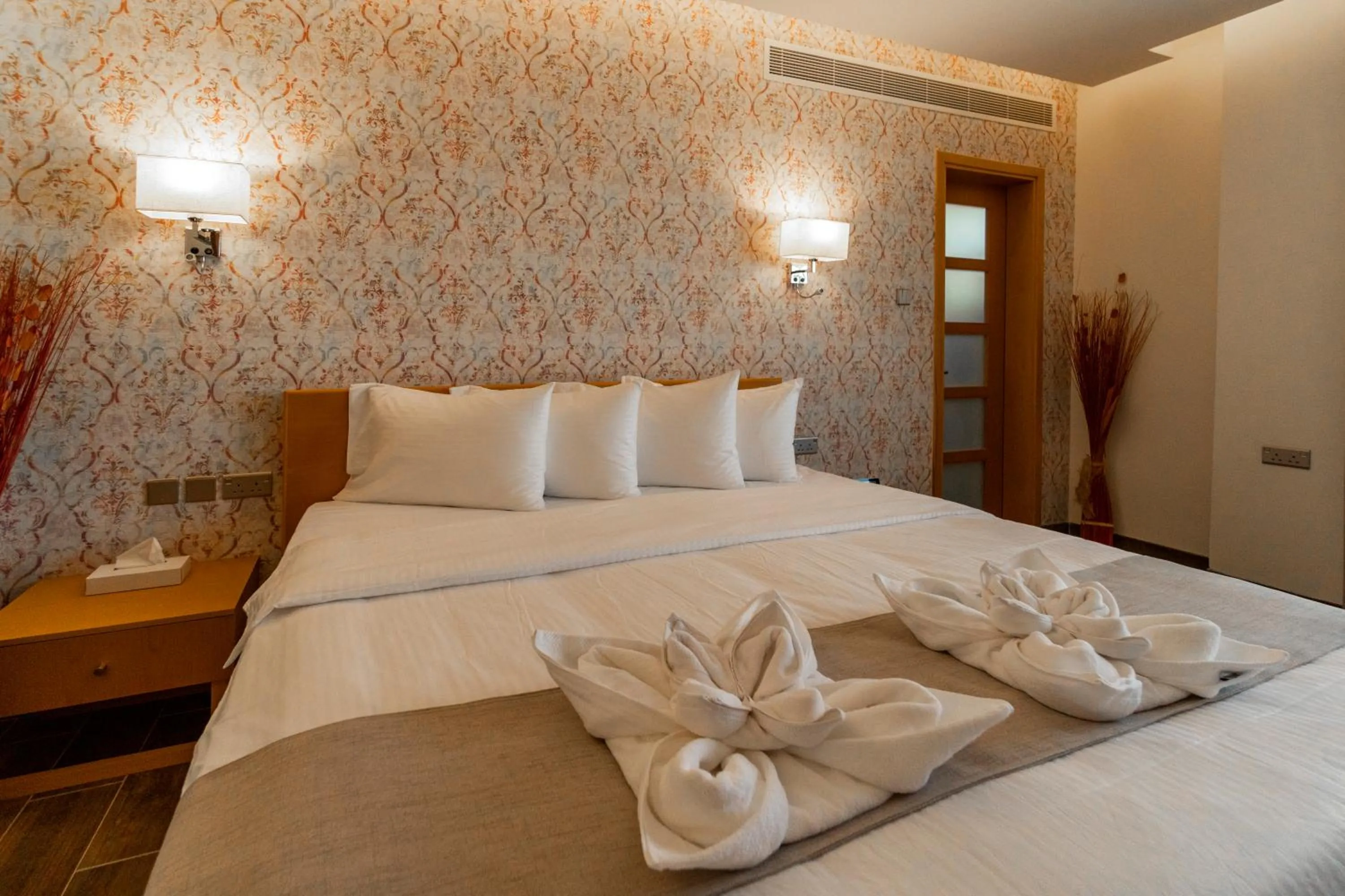 Bedroom, Bed in Sama Muscat Hotel