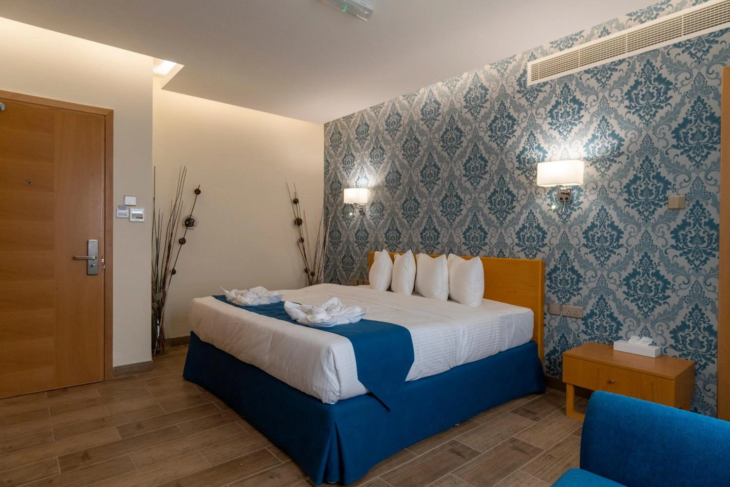 Bedroom, Bed in Sama Muscat Hotel