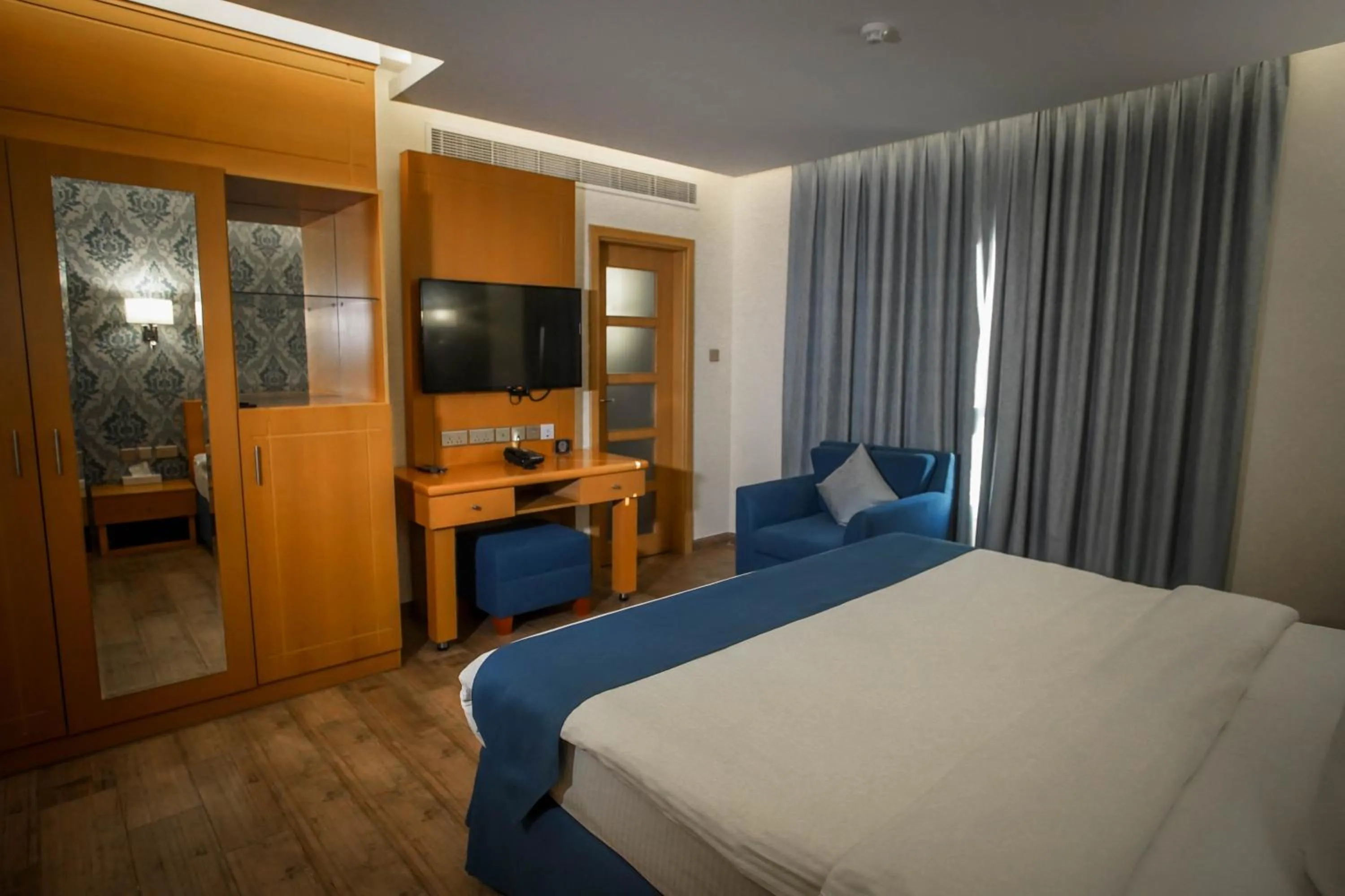 Bedroom, Bed in Sama Muscat Hotel