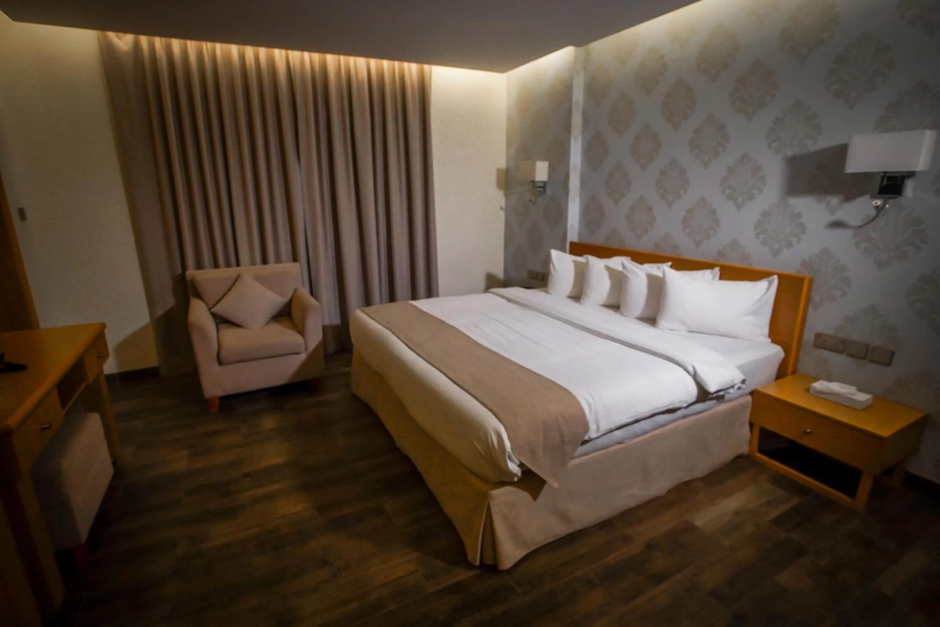 Bedroom, Bed in Sama Muscat Hotel