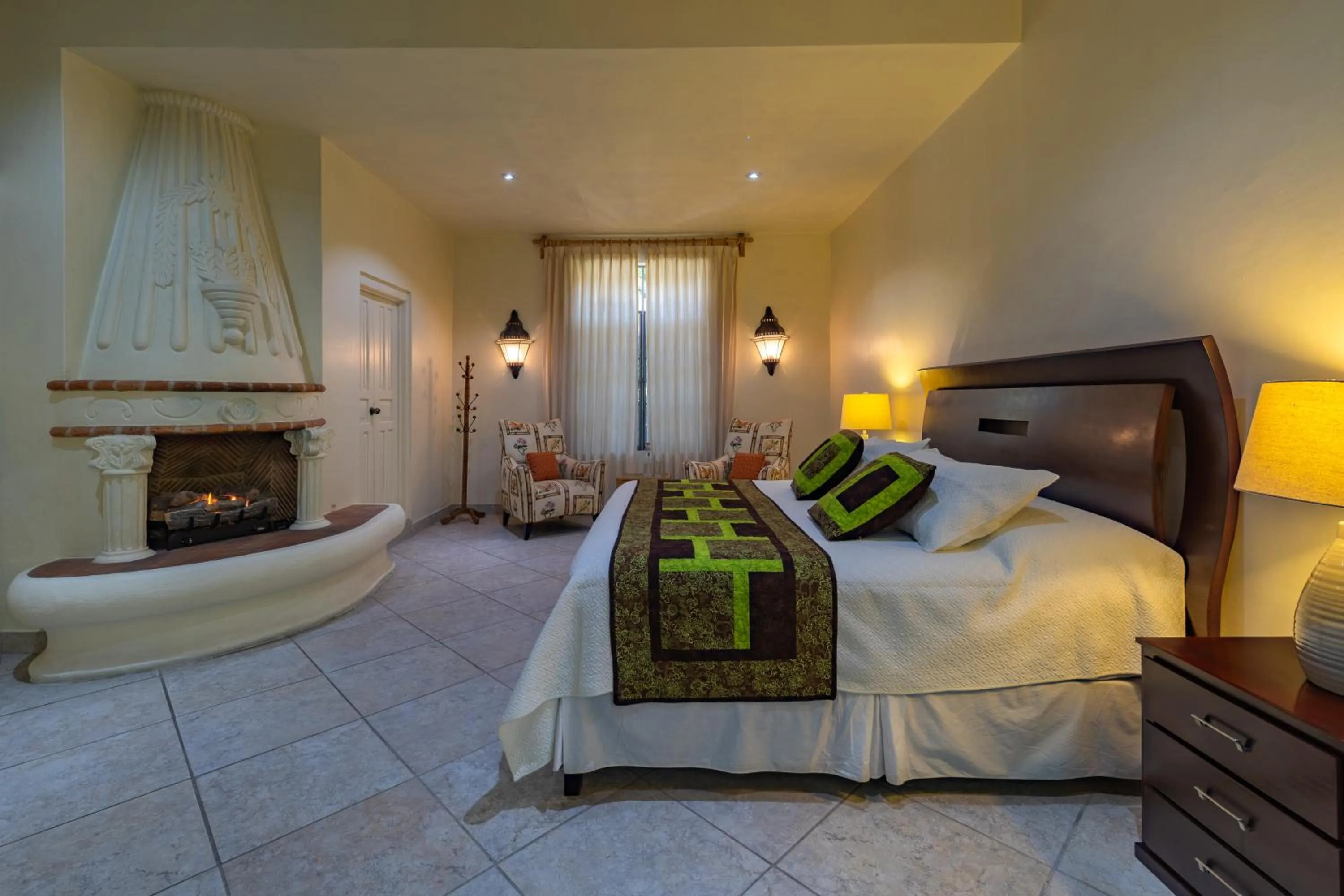 Bed in Casa Las Palmas, San Miguel de Allende