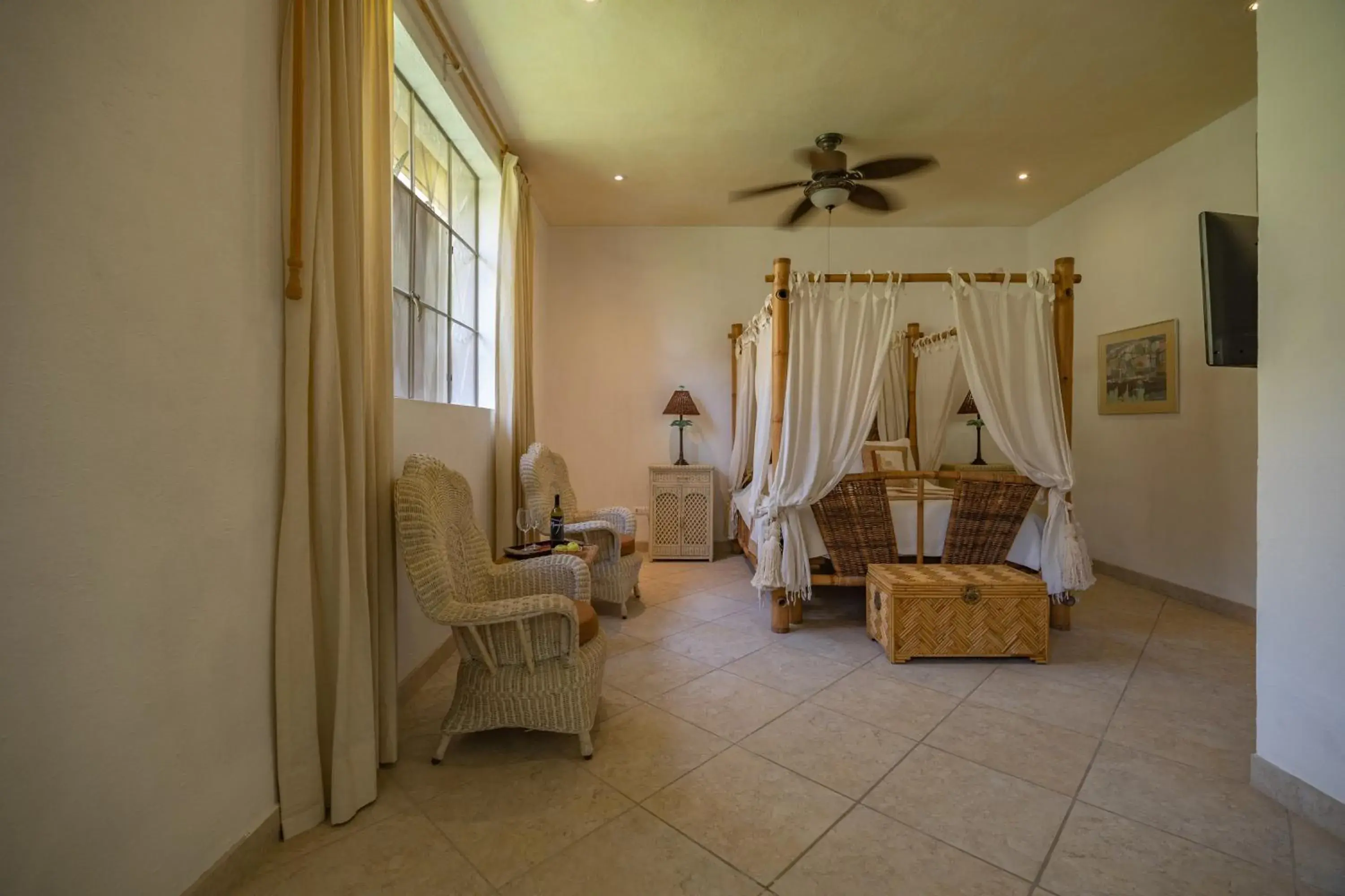 Deluxe Suite with Spa Bath in Casa Las Palmas, San Miguel de Allende Deluxe Suite with Spa Bath in Casa Las Palmas, San Miguel de Allende