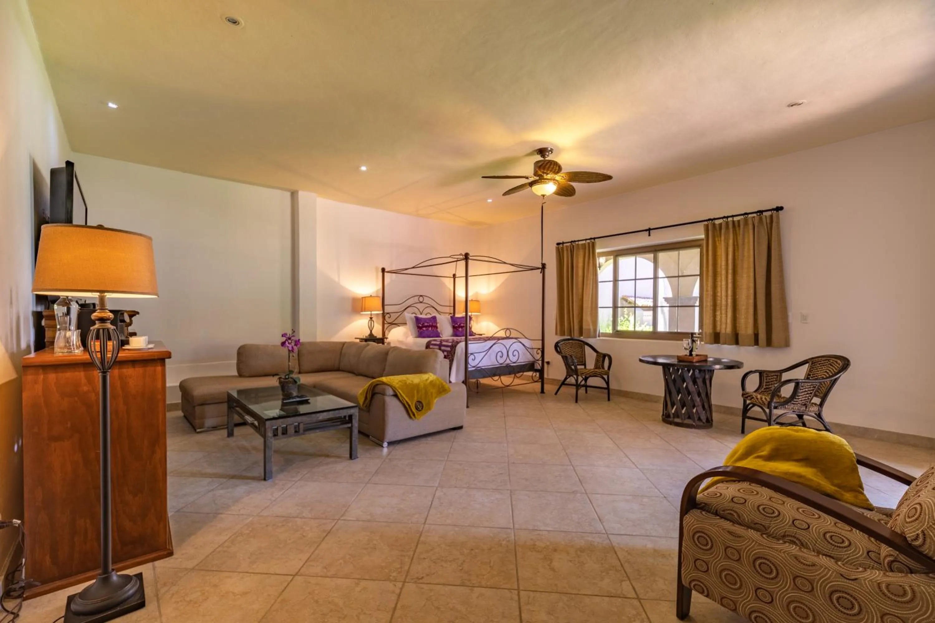 Bed in Casa Las Palmas, San Miguel de Allende