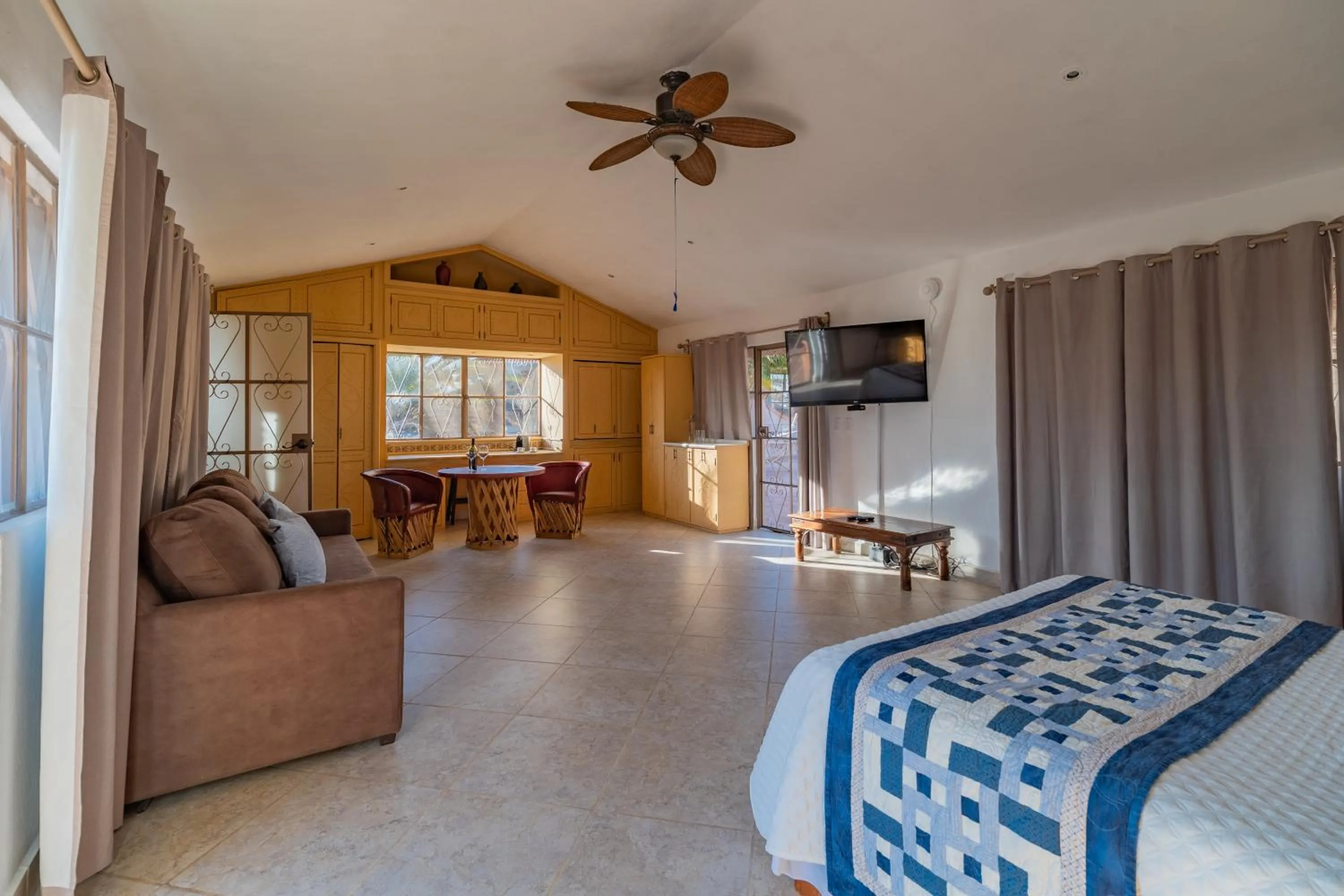 Bed in Casa Las Palmas, San Miguel de Allende