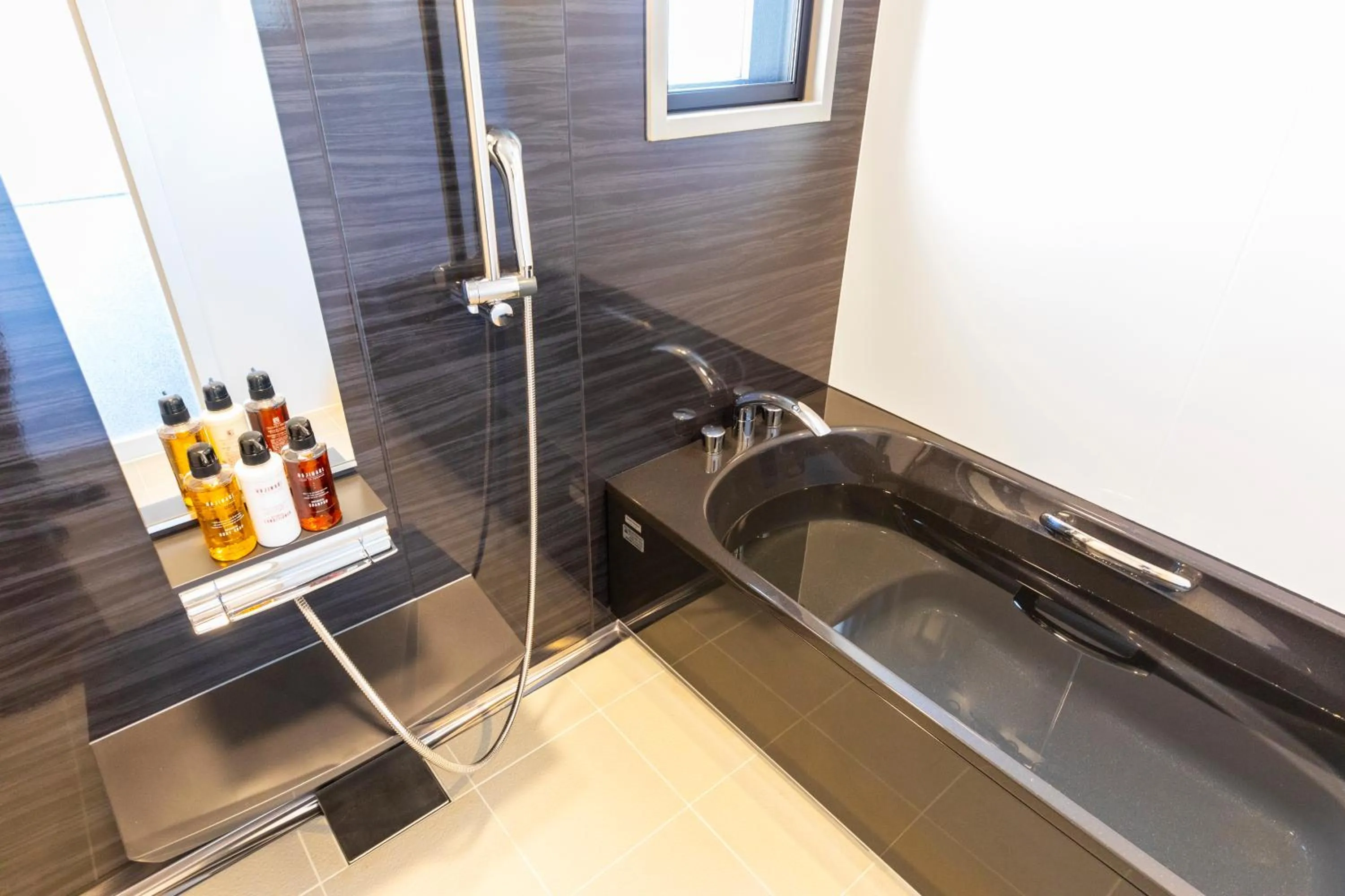 Shower in Rizo Zaizen Hotel