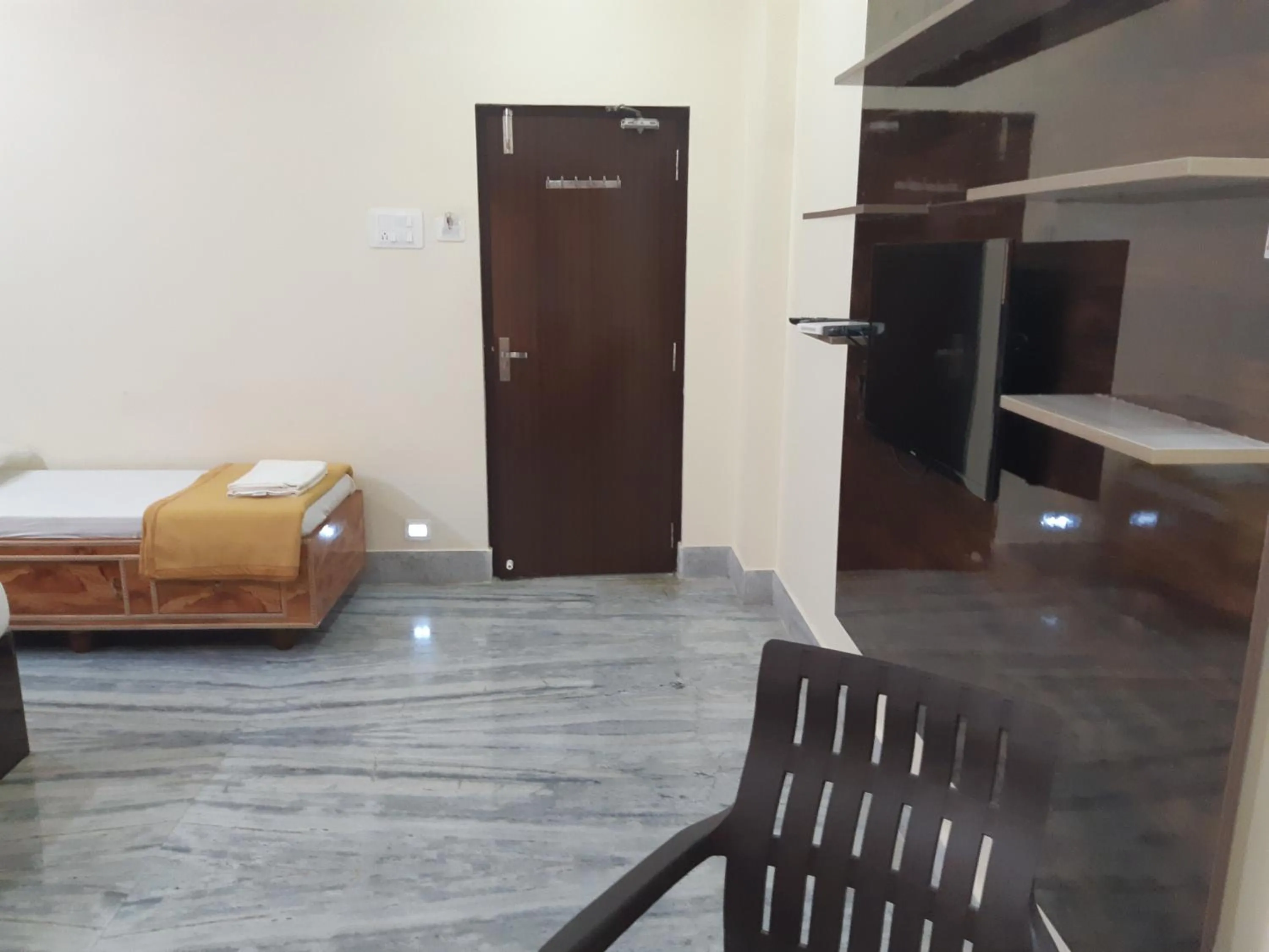 Seating area, Bed in Devansh Bhanu Residency DBR