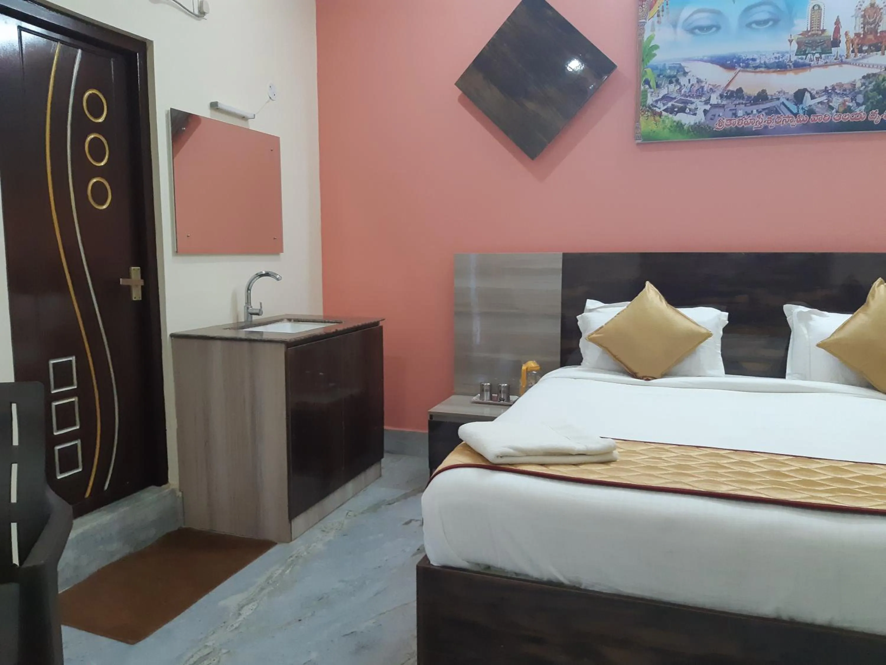 Photo of the whole room, Bed in Devansh Bhanu Residency DBR