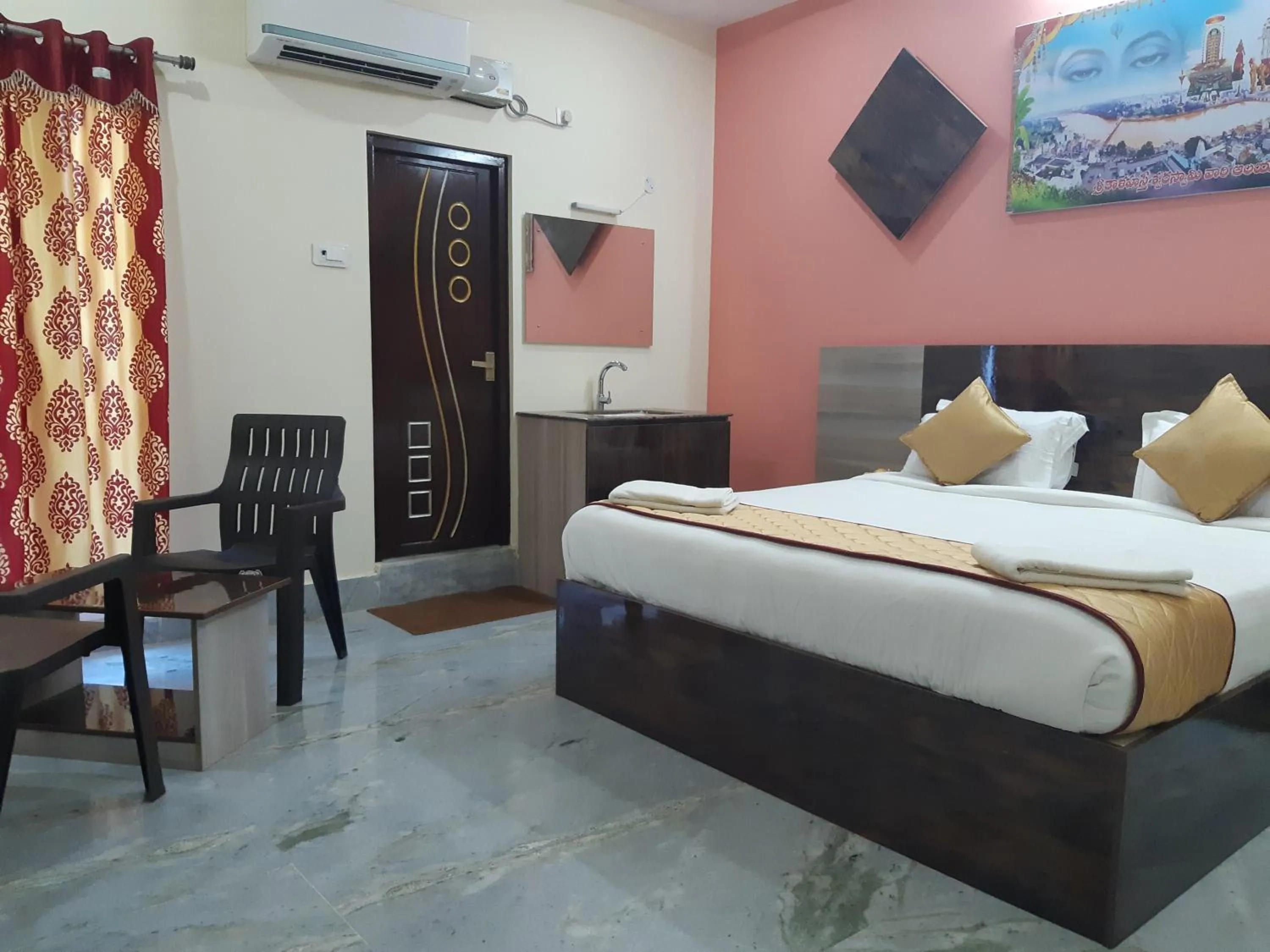 Photo of the whole room, Bed in Devansh Bhanu Residency DBR