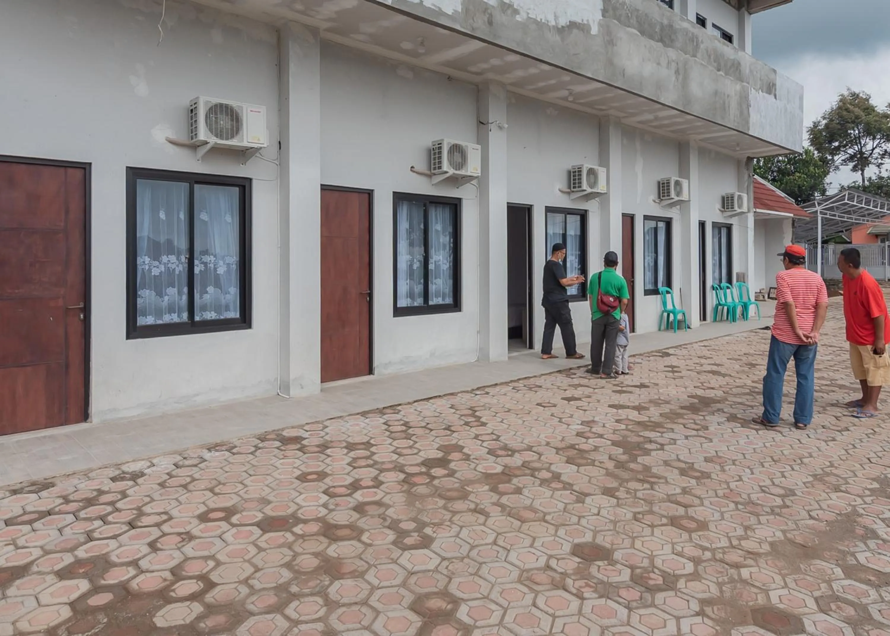 Facade/entrance in RedDoorz Syariah near Wisata Situ Gunung Sukabumi