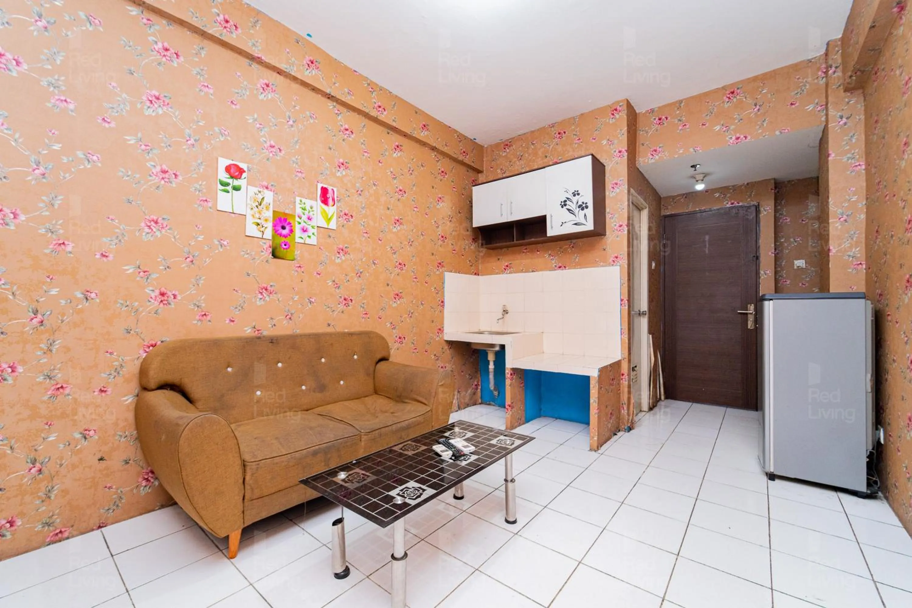 Living room in Apartemen City Park - Rendy Room Tower H18