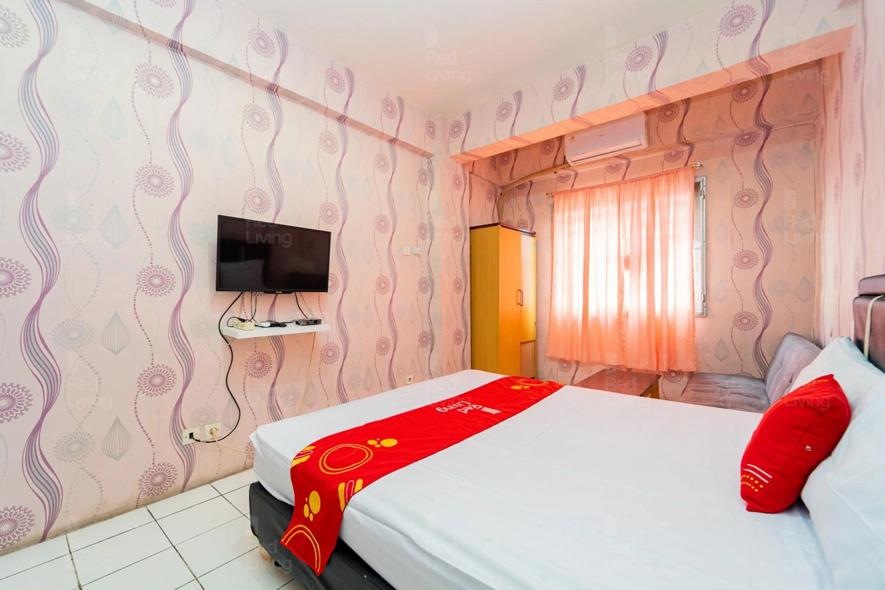Bedroom, Bed in Apartemen City Park - Rendy Room Tower H18