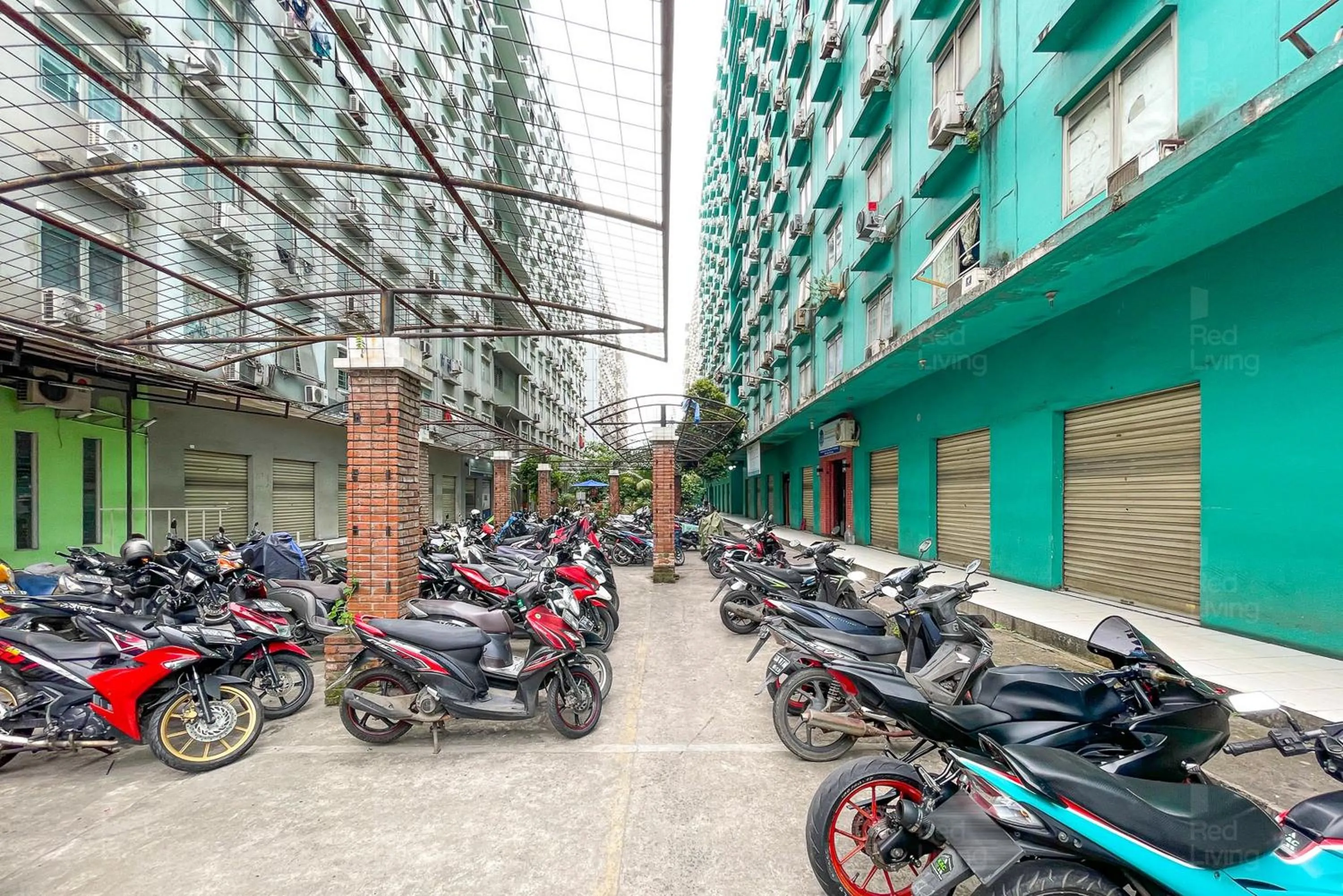 Parking in Apartemen City Park - Rendy Room Tower H18