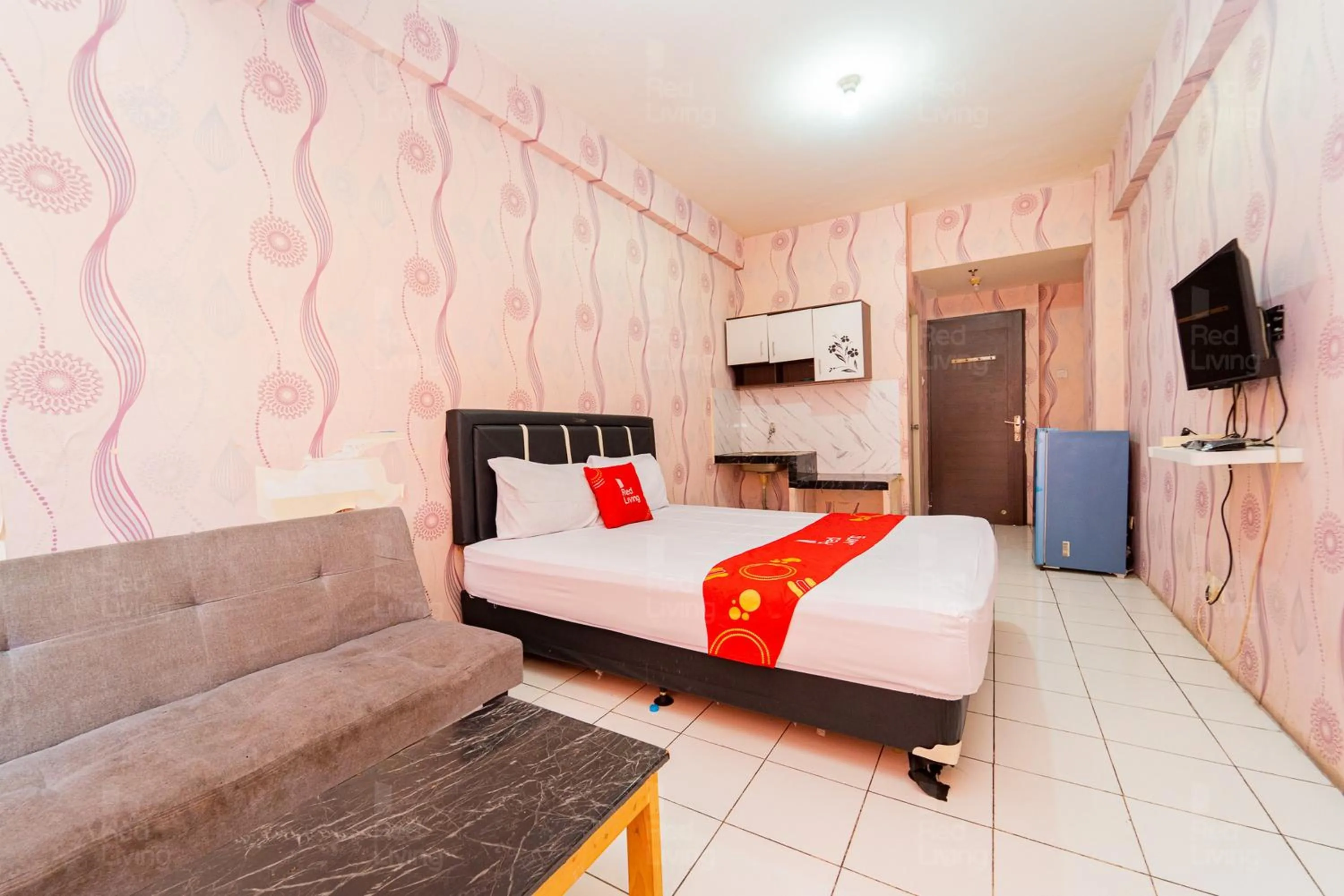 Bedroom, Bed in Apartemen City Park - Rendy Room Tower H18