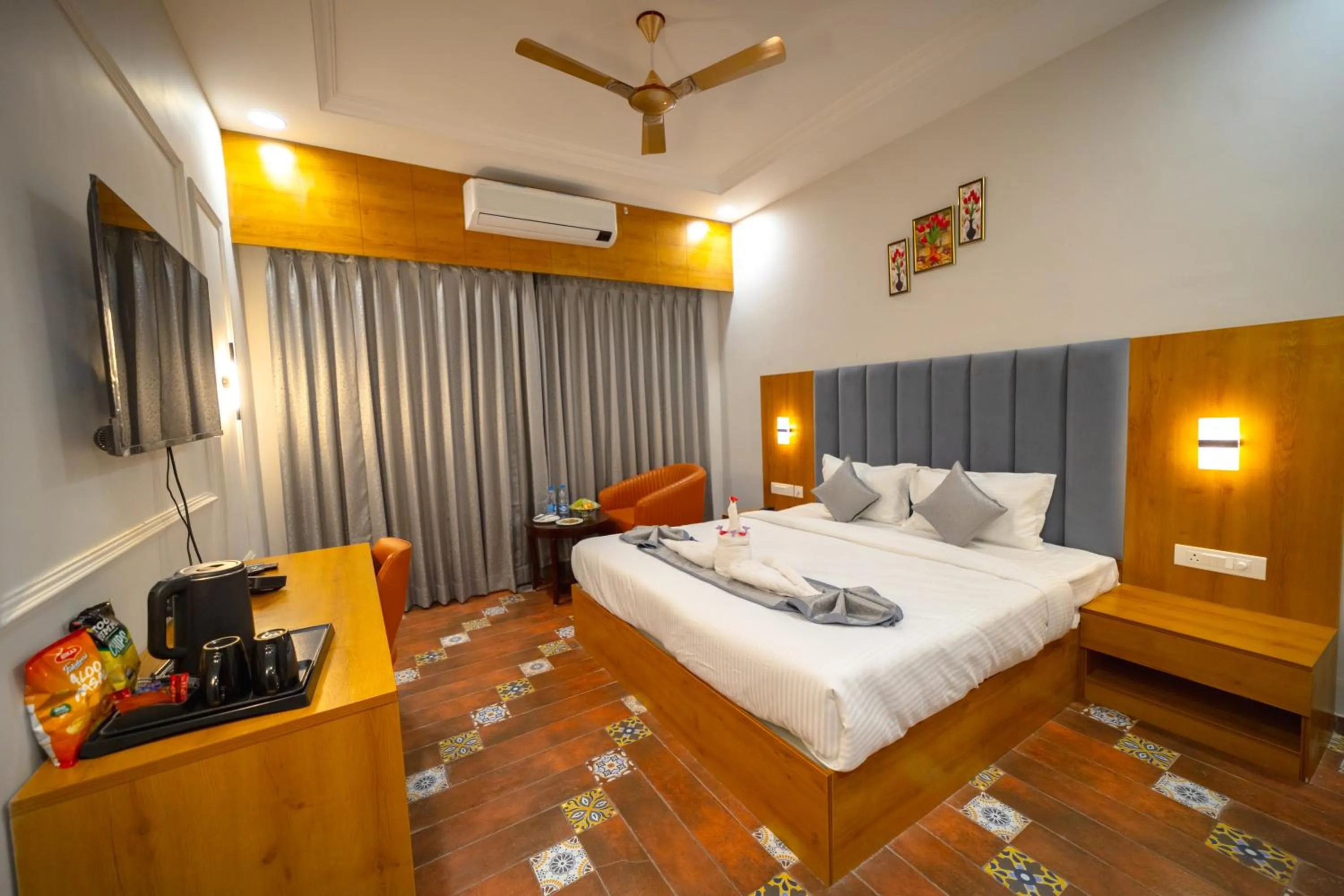 Photo of the whole room, Bed in Gold Nest Rubystone Heritage