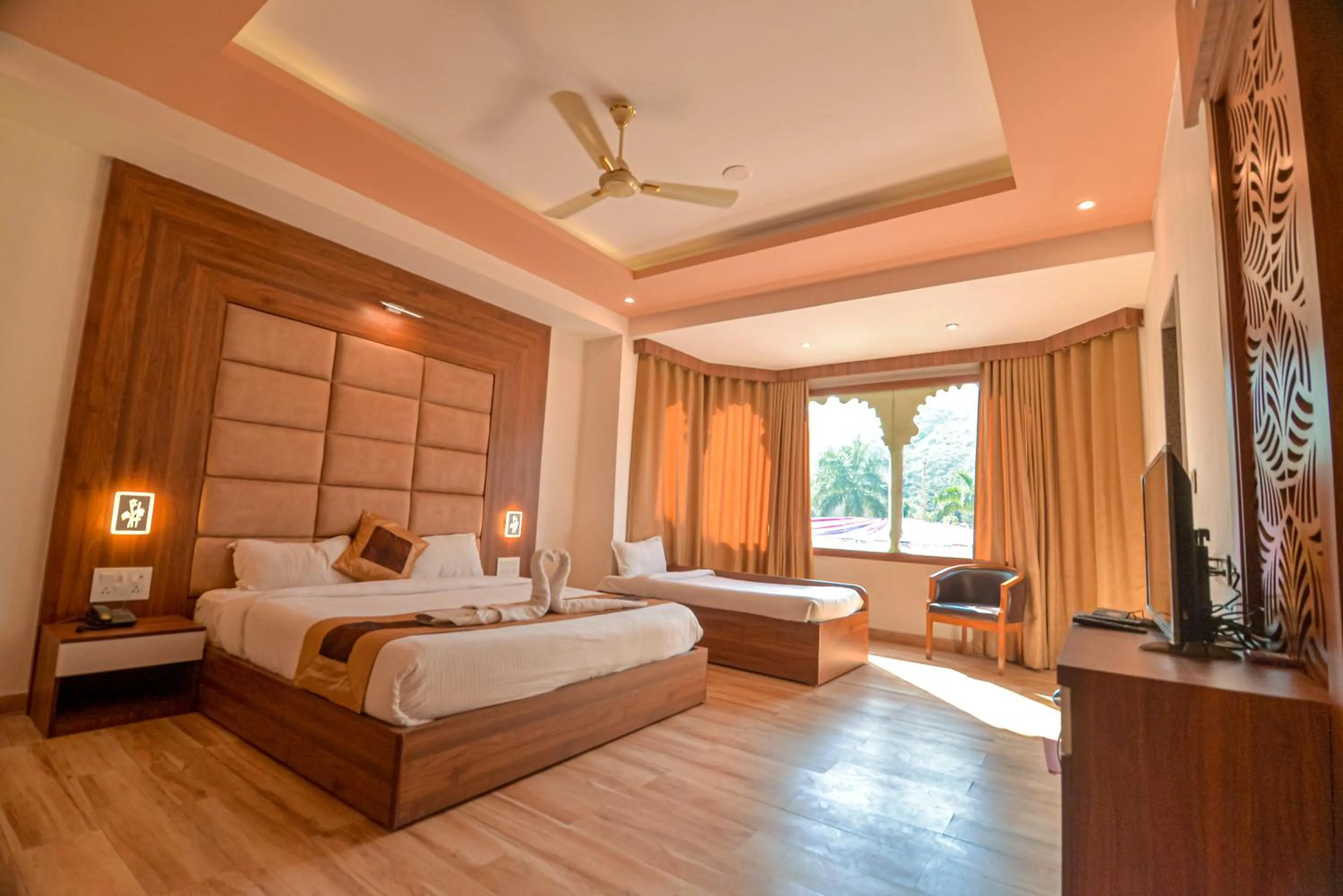 Photo of the whole room, Bed in Gold Nest Rubystone Heritage