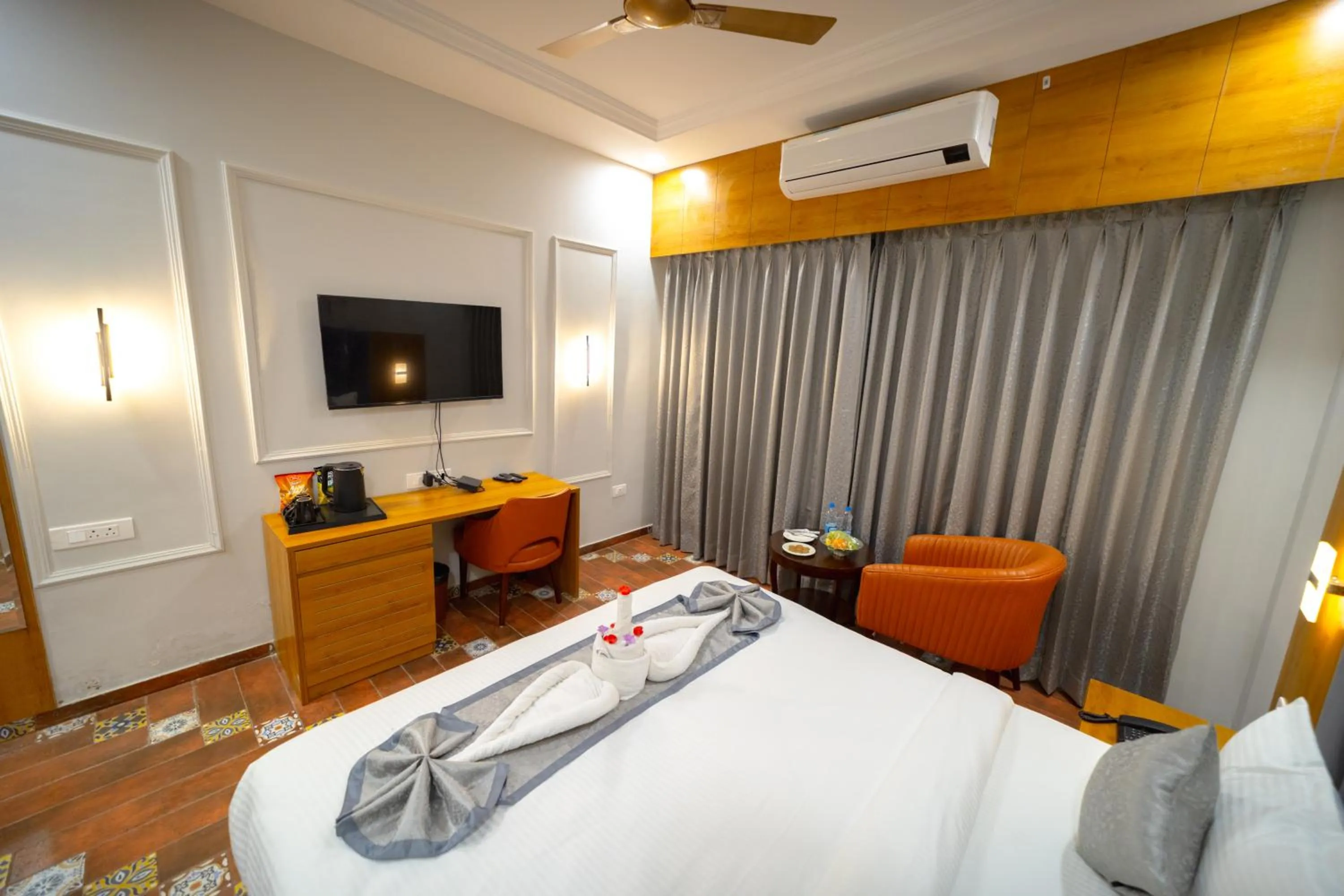 Bed in Gold Nest Rubystone Heritage