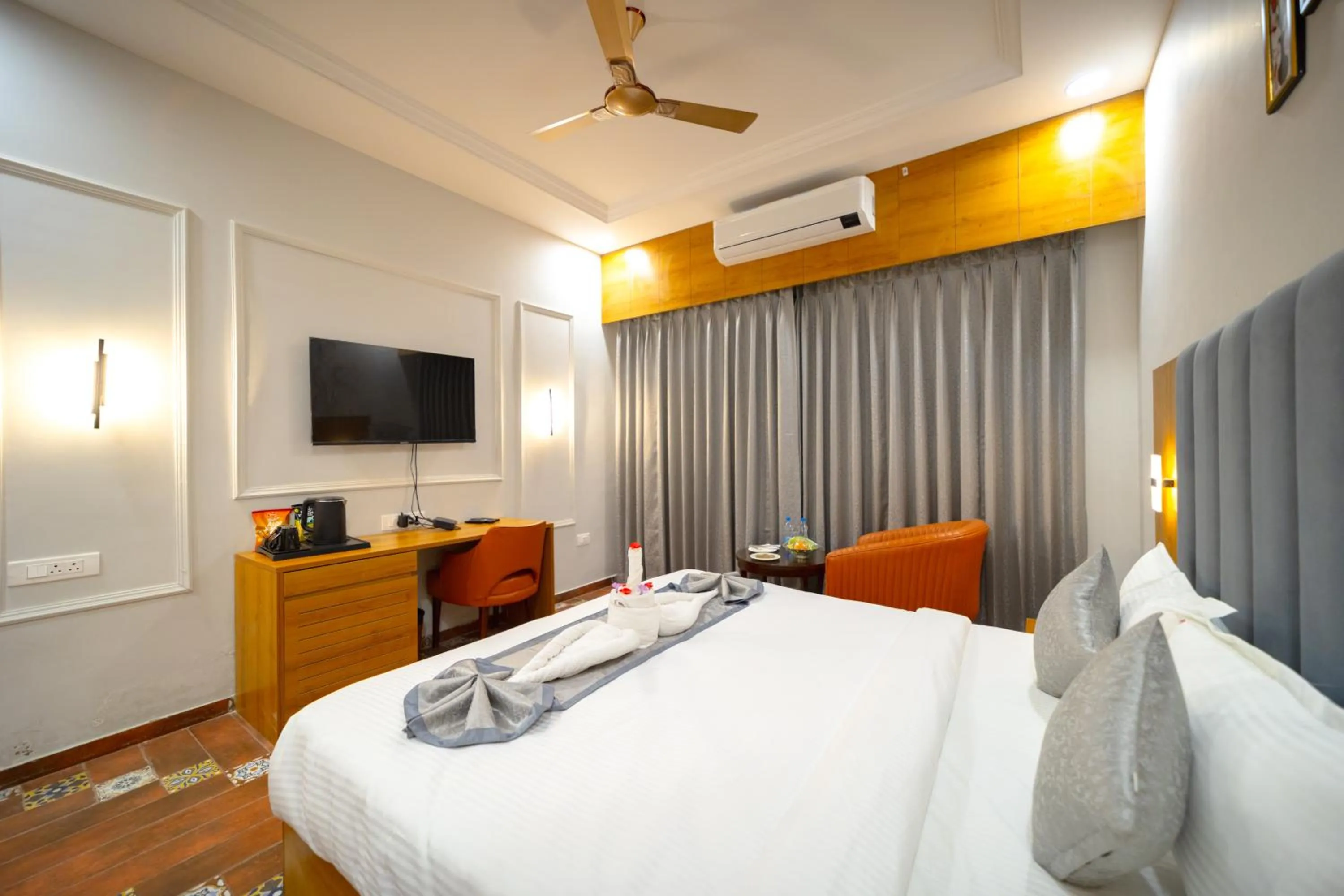 Bed in Gold Nest Rubystone Heritage