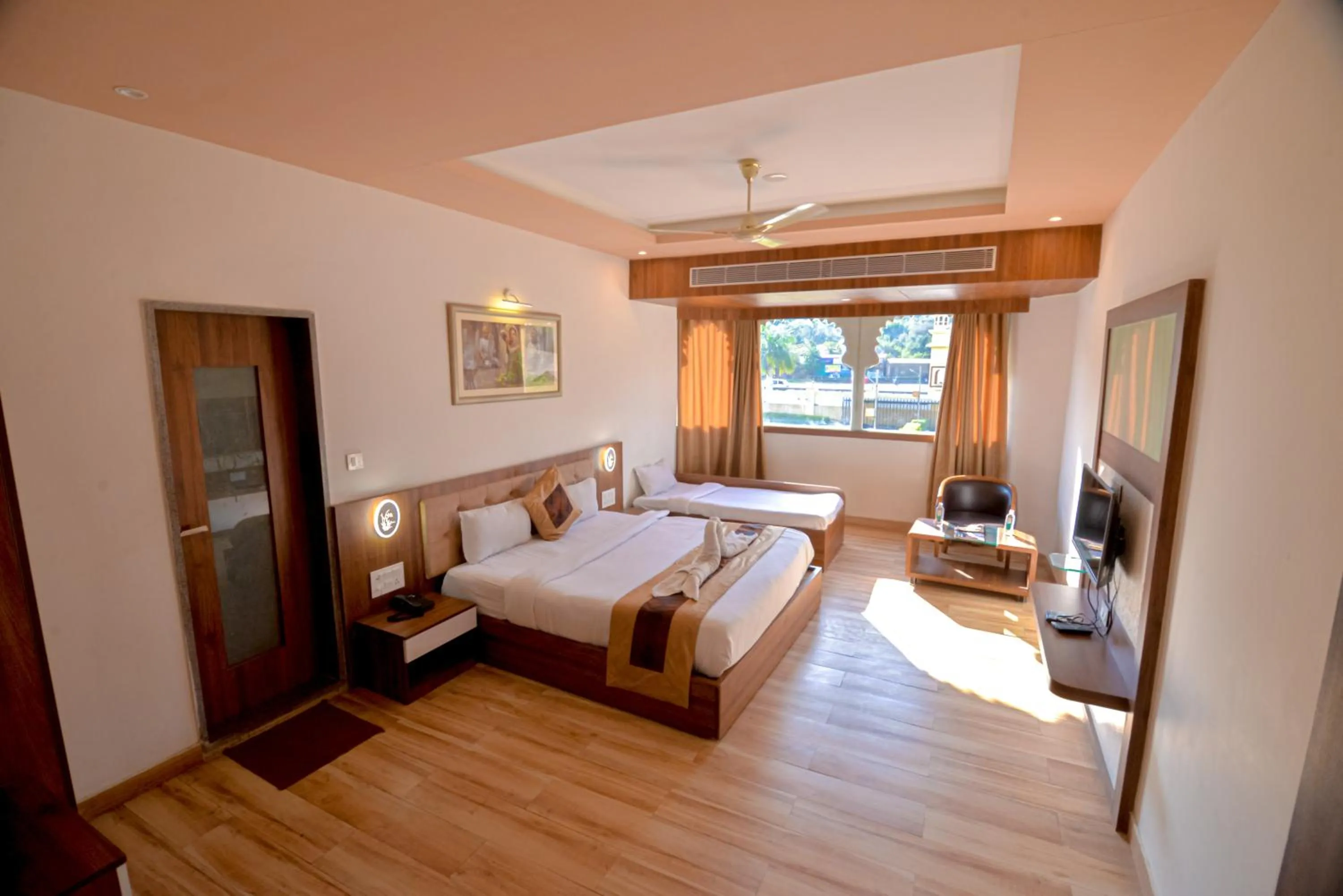 Photo of the whole room, Bed in Gold Nest Rubystone Heritage