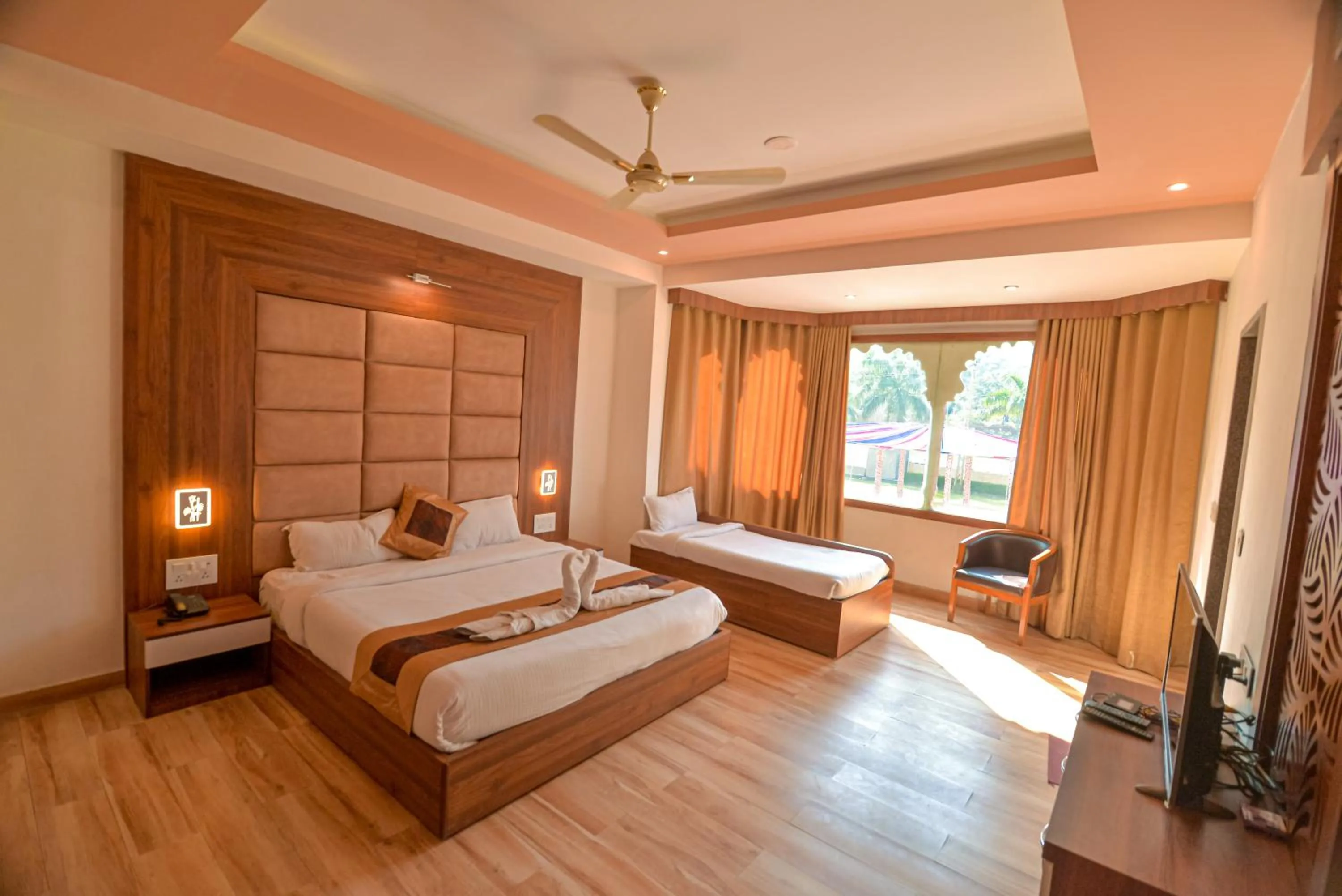 Photo of the whole room, Bed in Gold Nest Rubystone Heritage