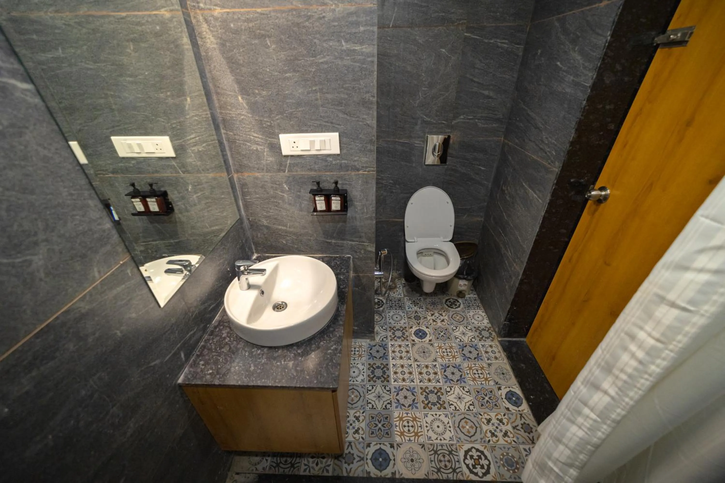 Toilet in Gold Nest Rubystone Heritage